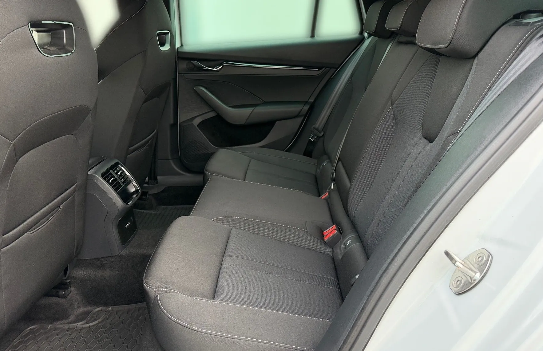 Zunanja slika - Škoda Octavia - 2.0 TDI Sportline 110 kW DSG-DCC-ACC-Matrix-Kame - 10