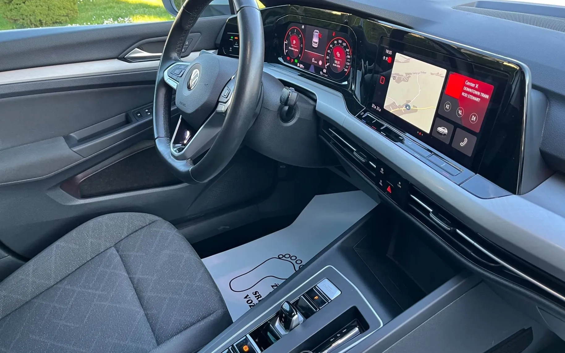 Notranja slika - Volkswagen Golf - 2.0 TDI BMT DSG-1 LASTNIK-VIRTUAL-LED-KAM-ODLIČEN. - 10