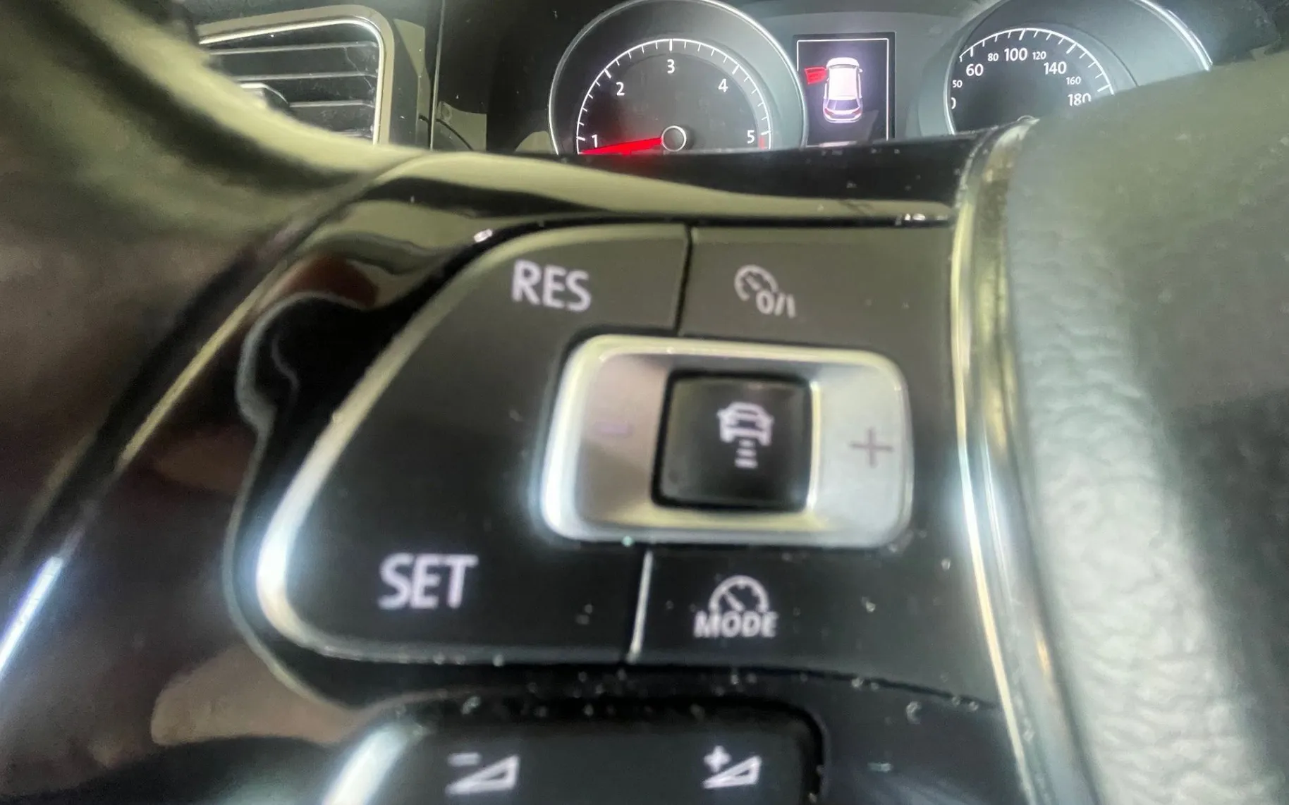 Zunanja slika - VW Golf - 2.0 TDI R-Line Edition 110 KW LED. KAMERA. ACC - 15