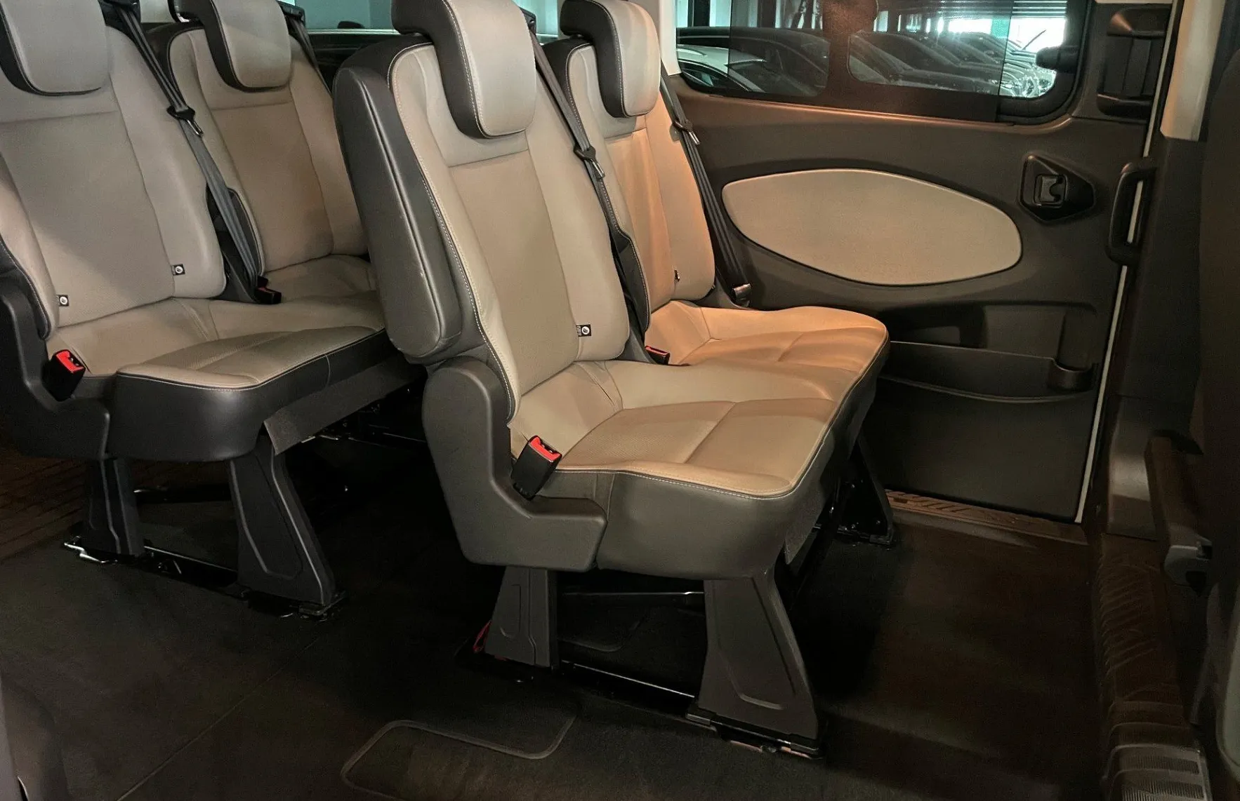 Zunanja slika - Ford Transit Custom - KOMBI 2.2 TDCi 6. SEDEŽEV 92 KW - 18
