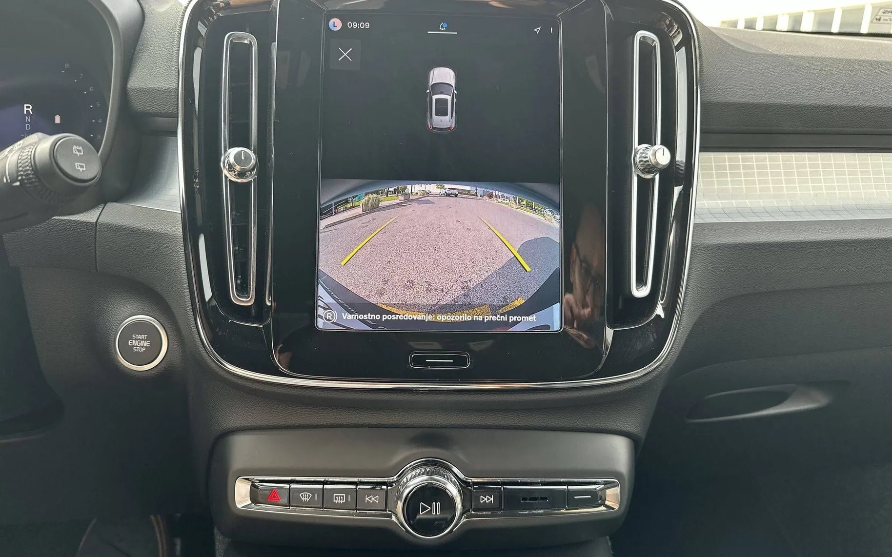 Notranja slika - Volvo XC40 - B3 P Core Avt. - 15