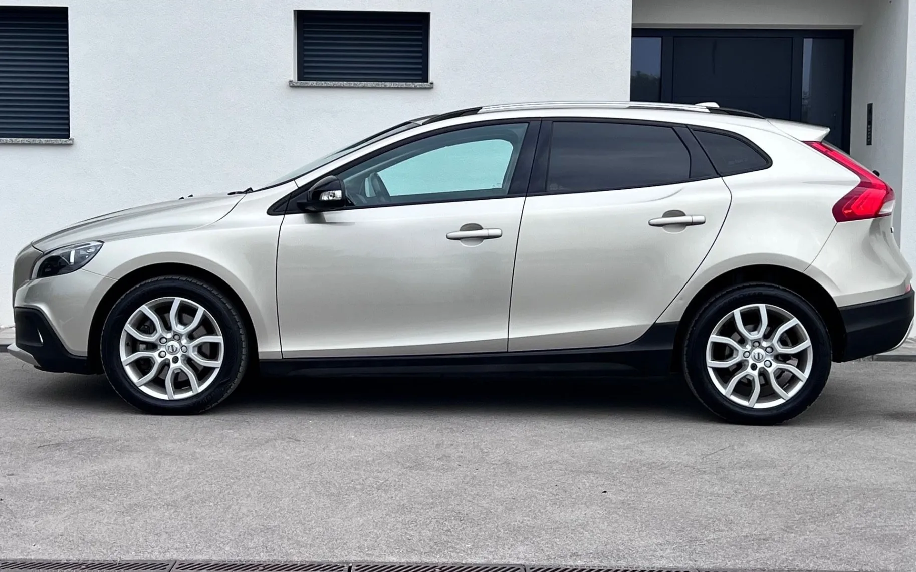 Zunanja slika - Volvo V40 Cross Country - 2.0TD+NAV+VIRTUAL+PDC+ALU... - 5