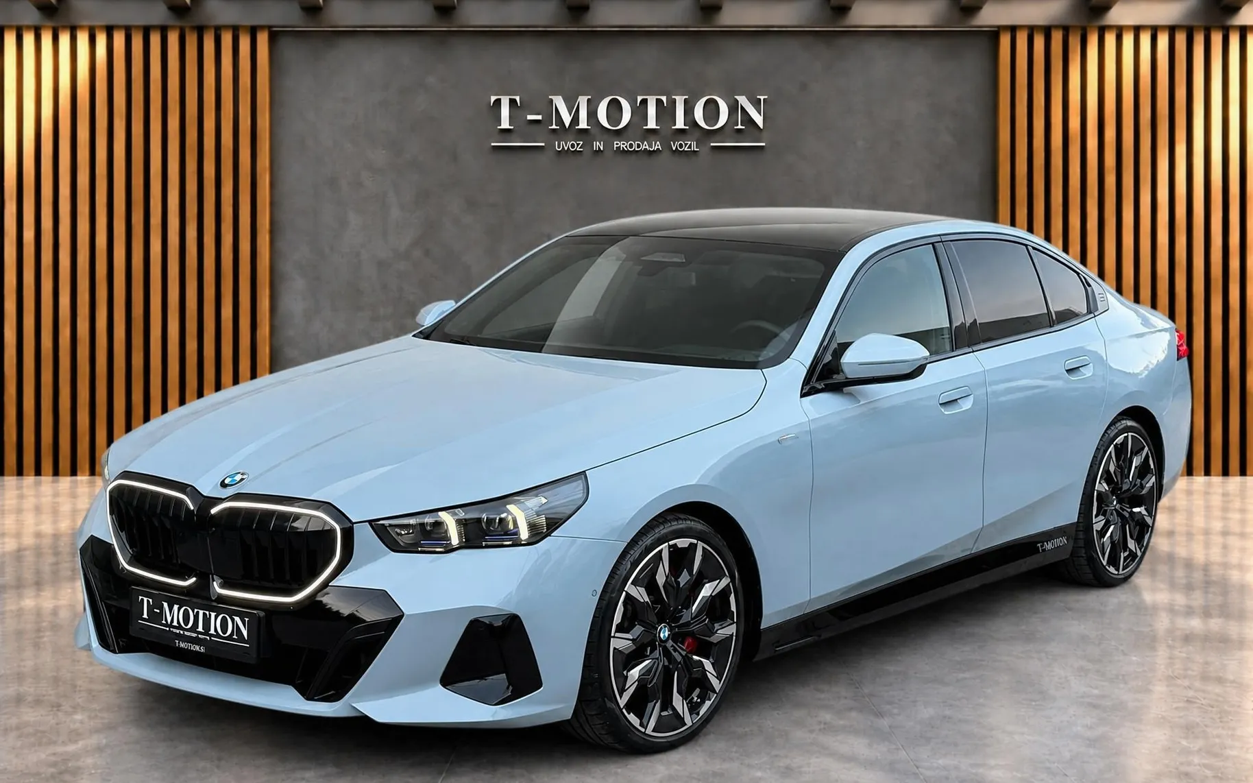 Notranja slika - BMW serija 5: - 540d xDrive|SALONSKI|Iconic|AV|Pano|ACC|B W| - 8