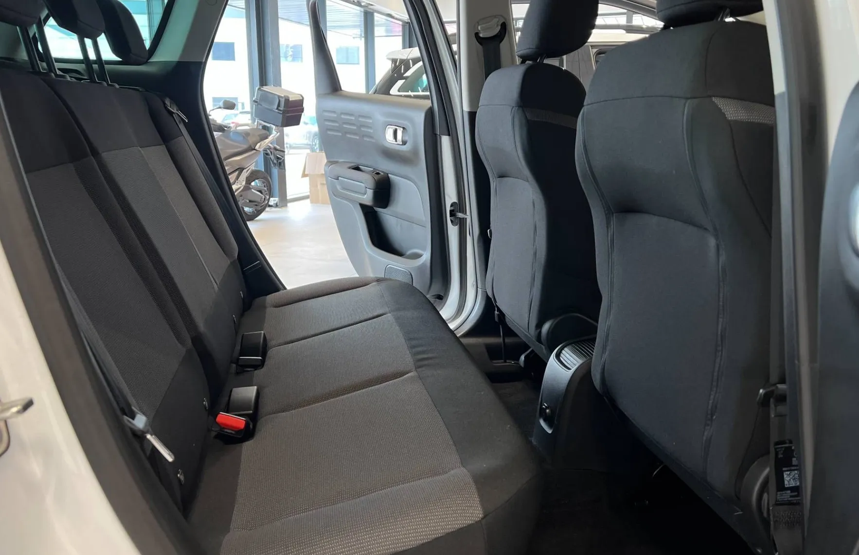 Zunanja slika - Citroën C3 Aircross - 1.2-SHINE-FULL-LED-KAM-MRTVI-KOTI-NAVI-16C - 10