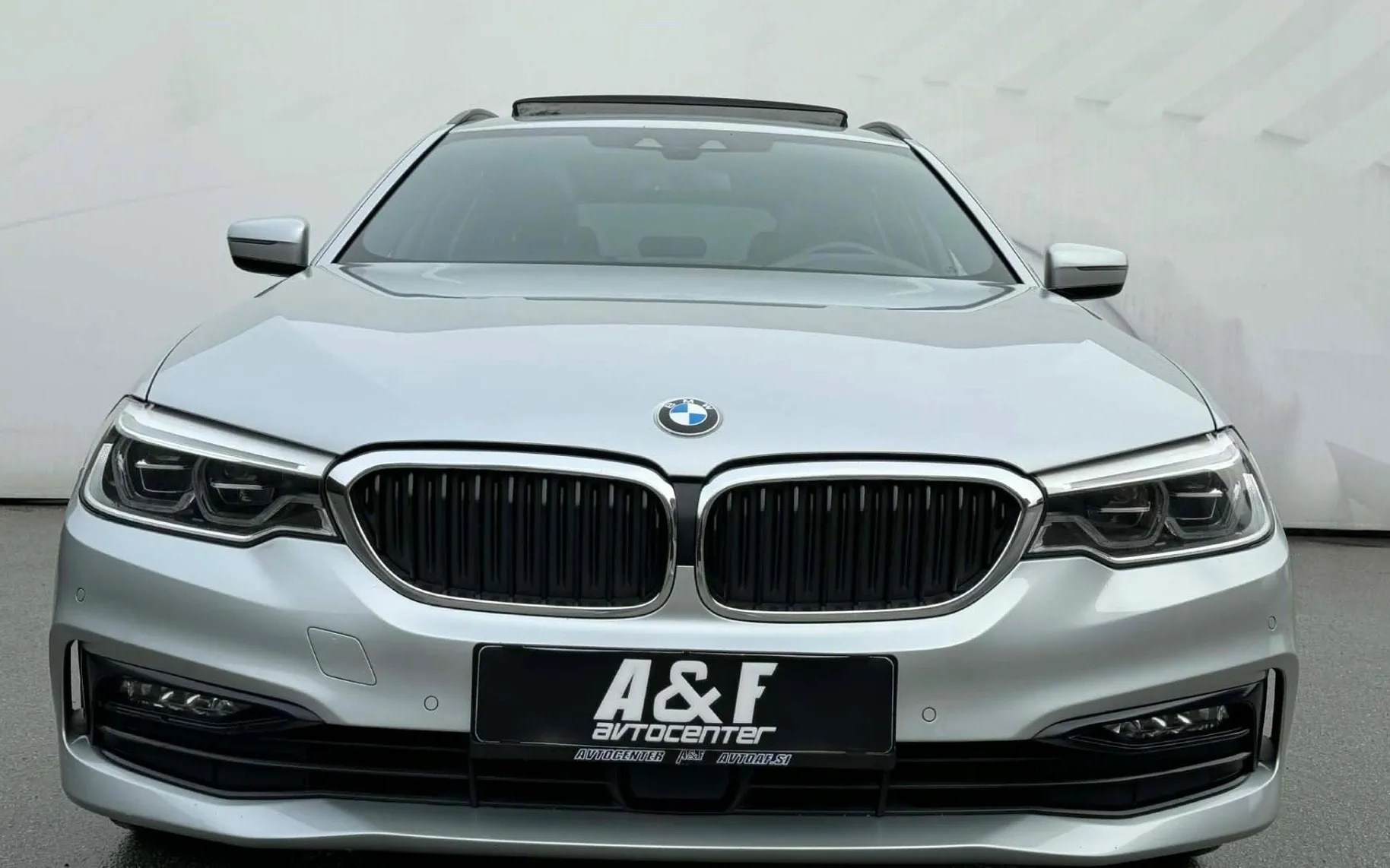 Zunanja slika - BMW Serija 5 - Touring: 520d-AUT-SPORT-FUL LED-LIZING ZA TUJCE-PANORAMA - 2
