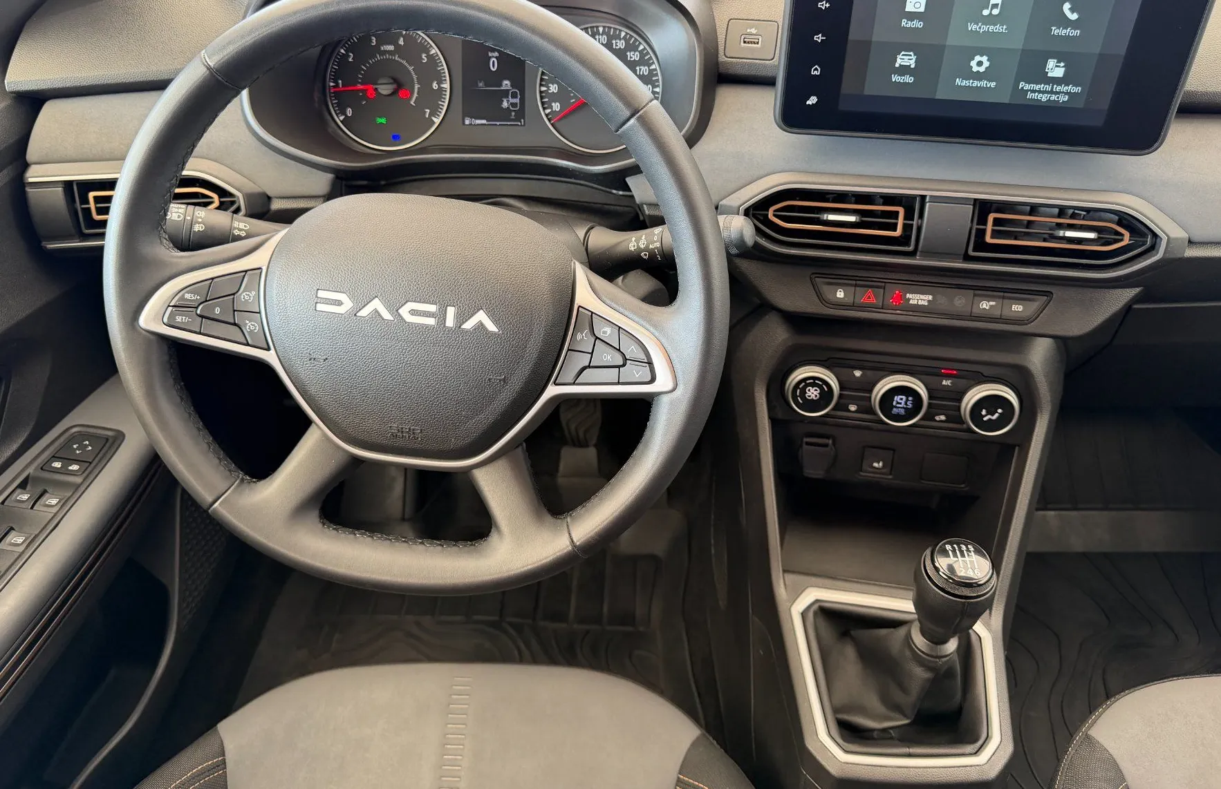 Zunanja slika - Dacia Jogger - 1.0 Tce 110 Extreme SLO-1.LASTNIK - 7 SEDEŽEV - 7