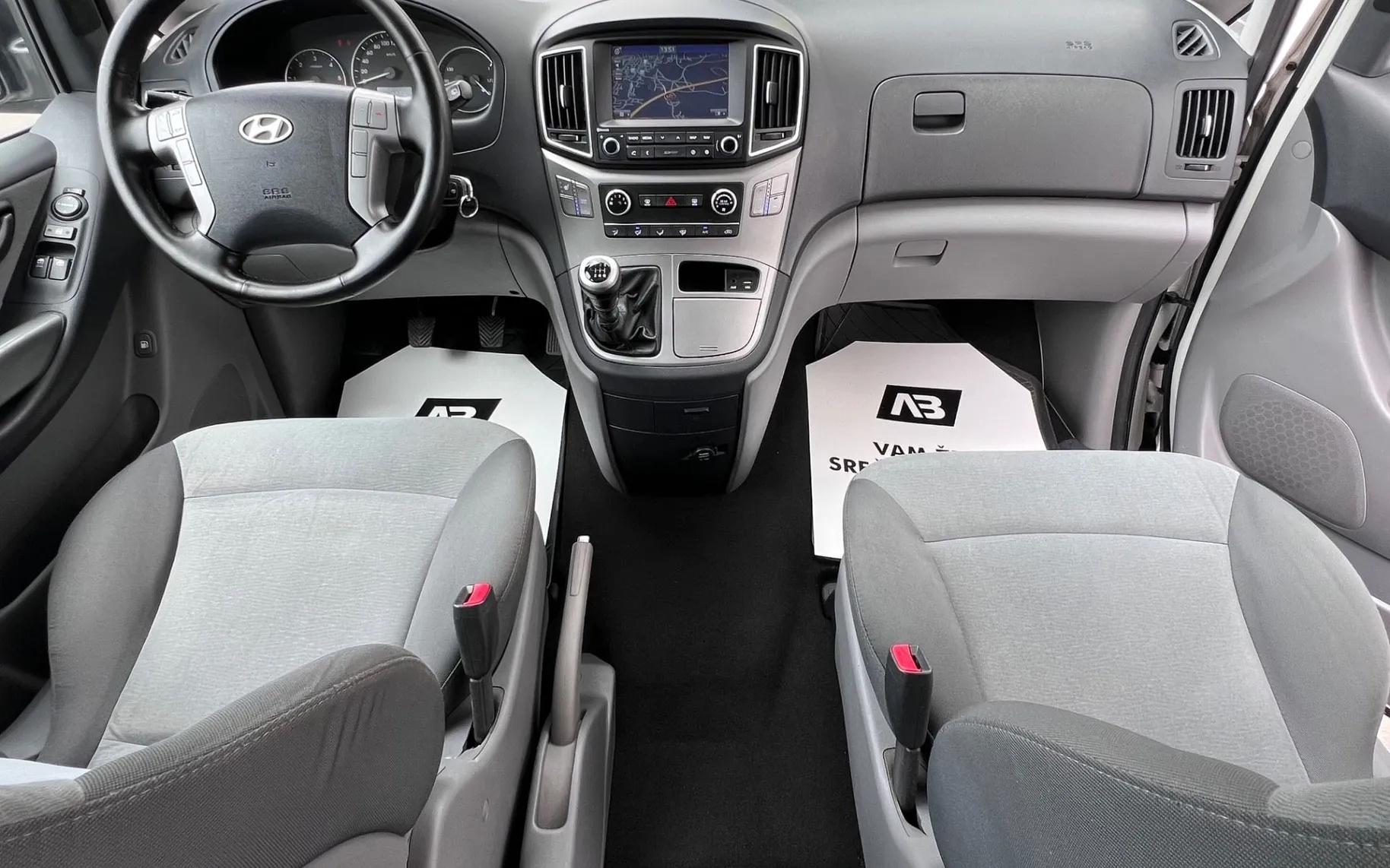 Notranja slika - Hyundai H-1 - 2.5 CRDi+8SED+R.KAMERA+NAVI+3CONSKA KLIMA... - 12