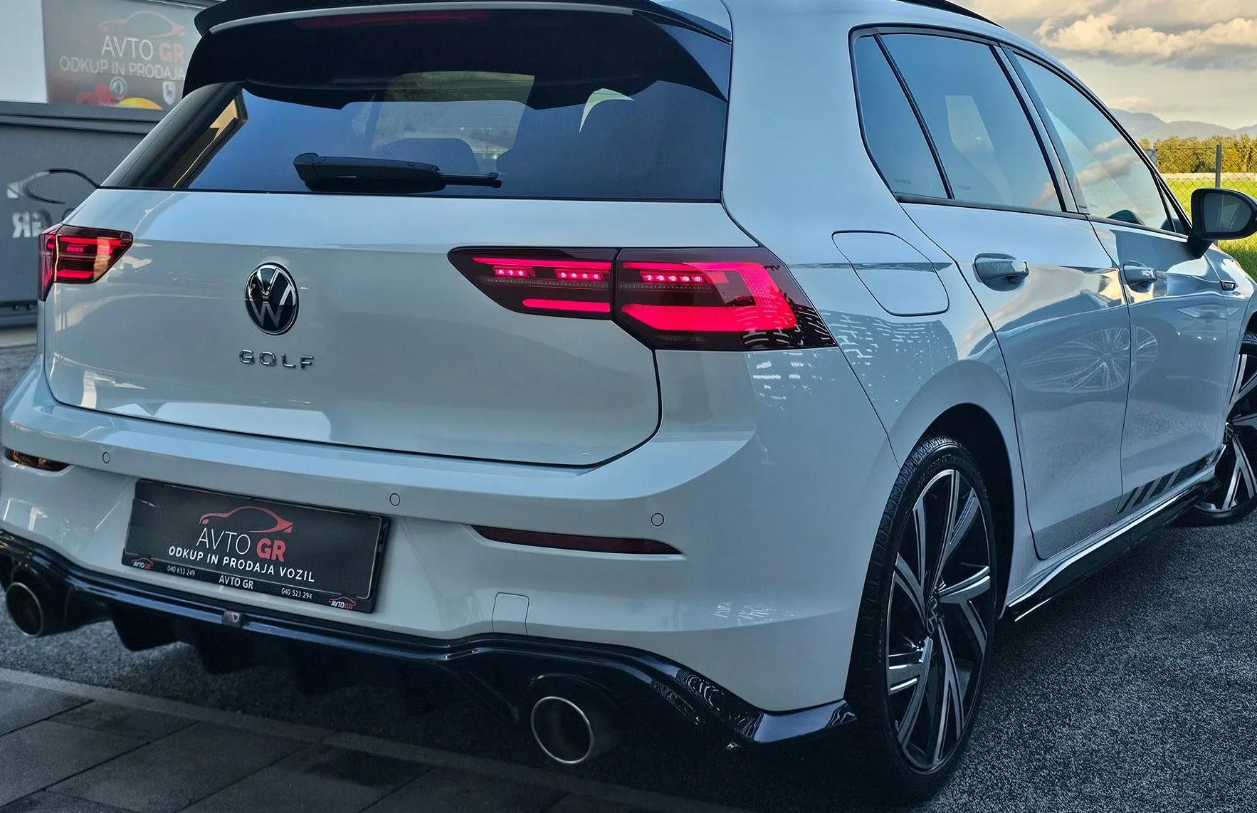 Zunanja slika - Volkswagen Golf - 1.5 eTSI ACT R-Line DSG- ŠIBEDAH-IQ LED-ŠP.IZPUH. - 12
