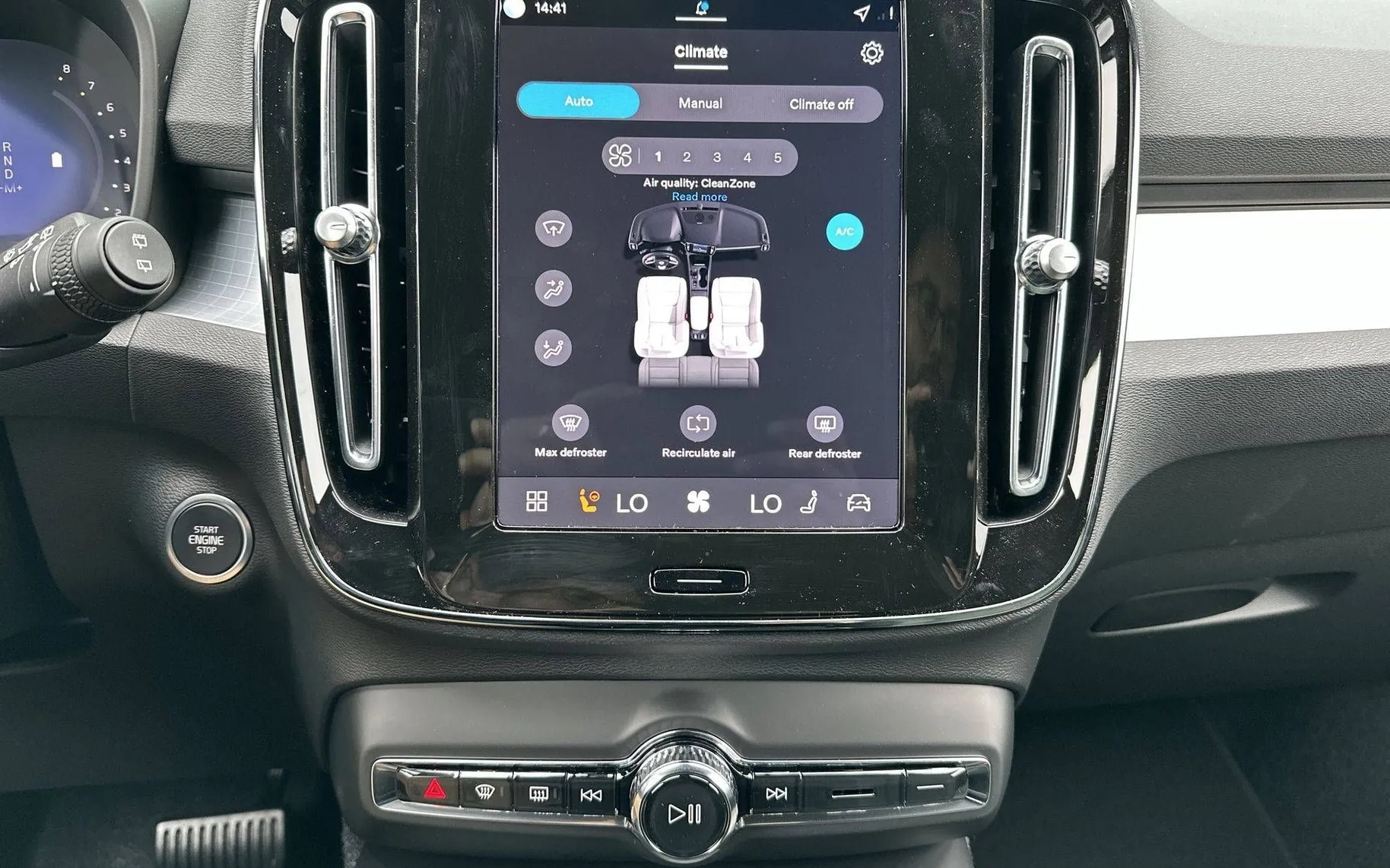 Notranja slika - Volvo XC40 - B3 P Core AT DCT... - 18