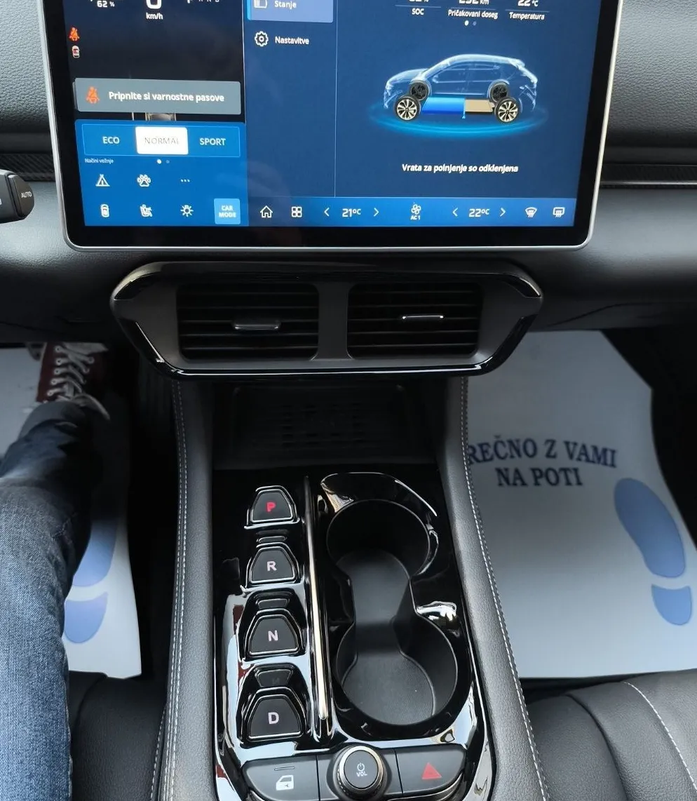 Zunanja slika - Vinfast VF8 - 87.7 kWh AWD ECO-350PS AWD-POLNILNICA-ZALOGA - 15