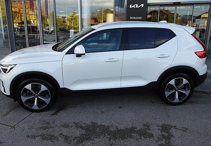 Zunanja slika - Volvo XC40 - 2.0 B3 Core 2WD -VIRTUAL -KAMERA -NAVI - 3