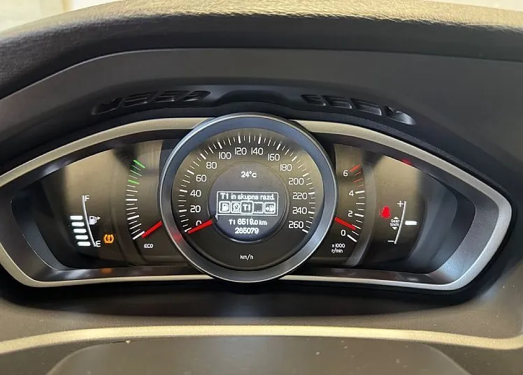 Zunanja slika - Volvo V40 Cross Country - D2 Momentum - PDC - ALU - 14