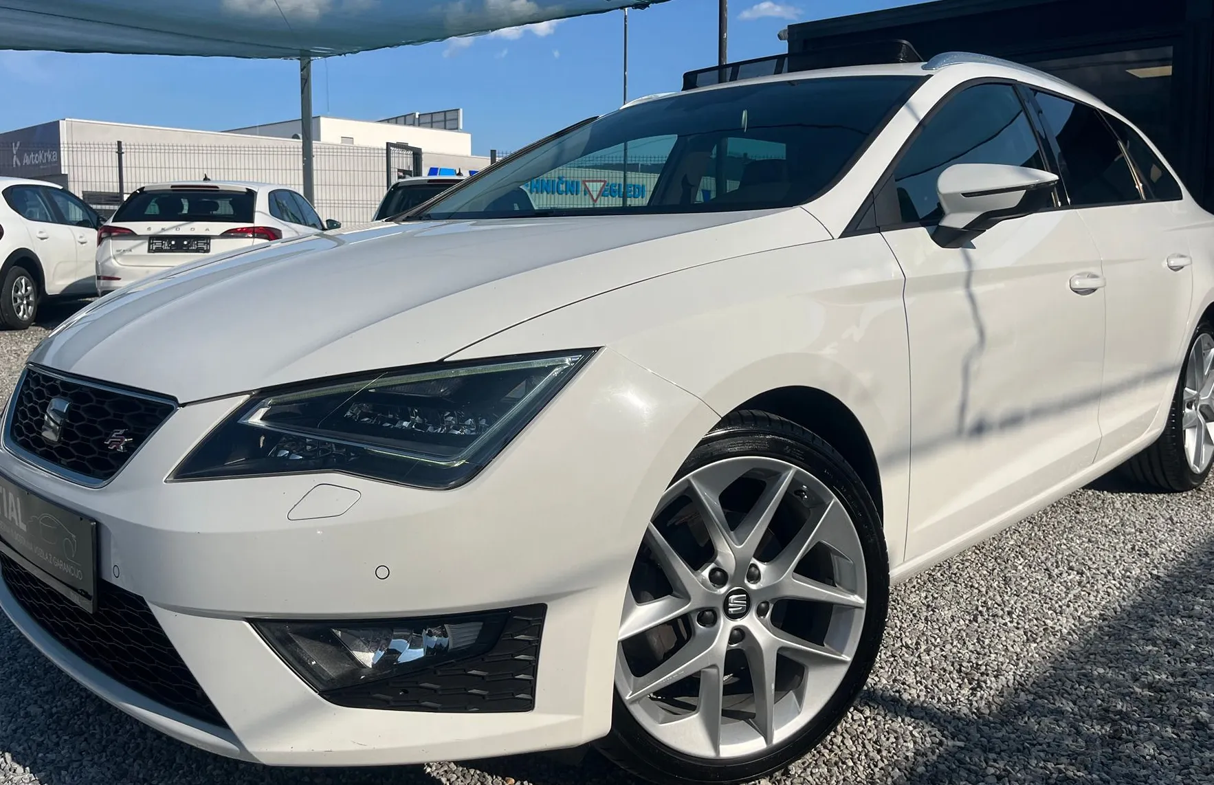 Zunanja slika - Seat Leon - 2.0 TDI 4X4-LED-NAVI-PANO-ALU17-OPR.VELIK SERVIS - 1