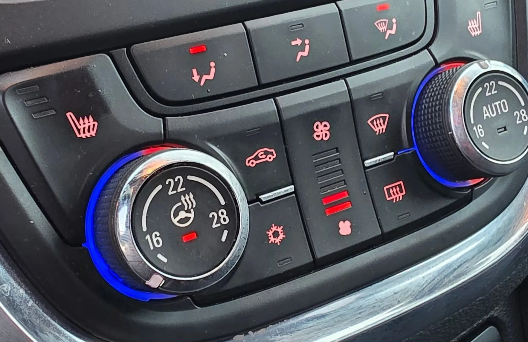 Zunanja slika - Opel Mokka - 1.7 CDTI S S COSMO 4X4 XENON-NAVI-ALU-GRETJE SŽ - 17