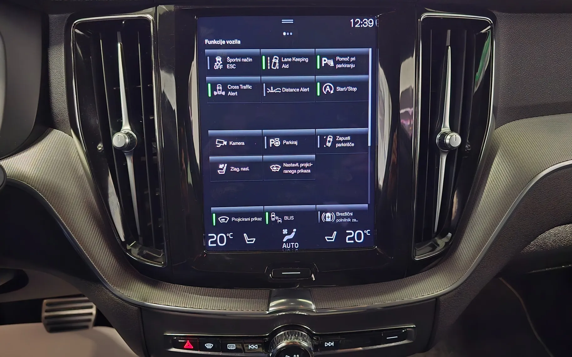 Zunanja slika - Volvo XC60 - B4 D R-design 145 Avt. - 19