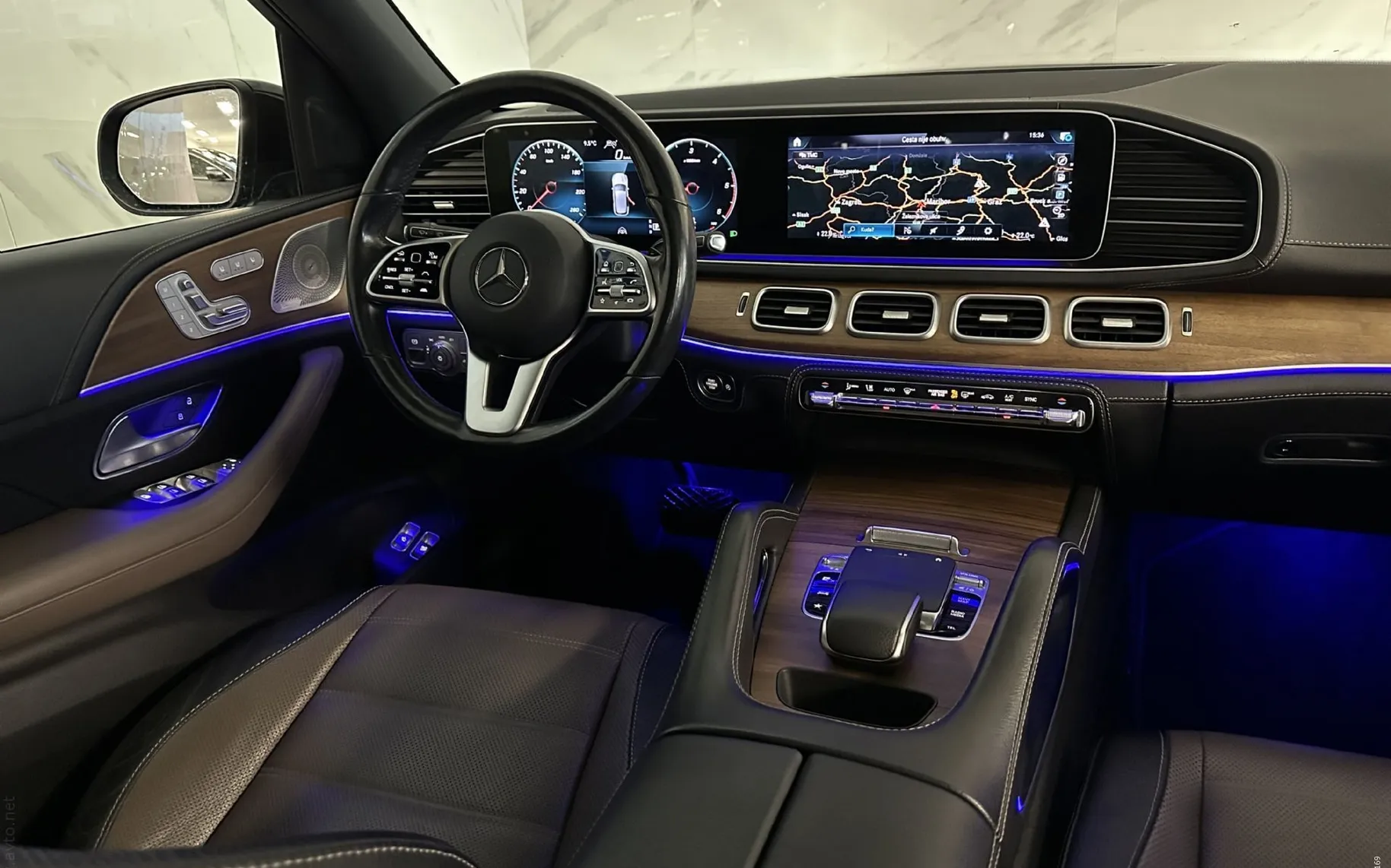 Notranja slika - Mercedes-Benz GLE-Razred - 350d|4Matic|AMG|SoftC|Pano|Masaža|Hlaj|360K|Klju.. - 9