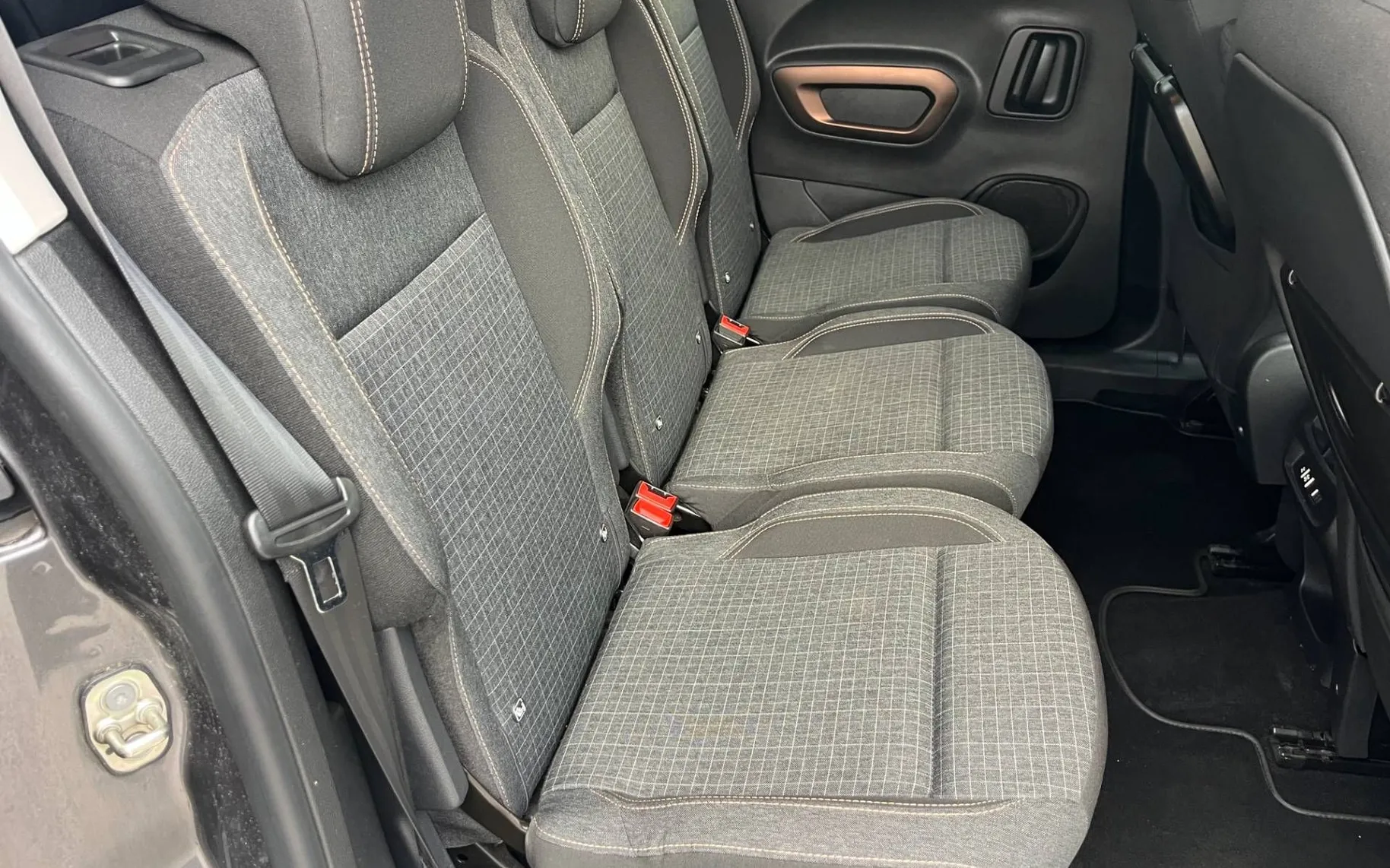 Notranja slika - Peugeot Rifter - GT LINE 1.5 BLUEHDI 130 -SLO-N-1 TOVORNO VOZILO... - 10