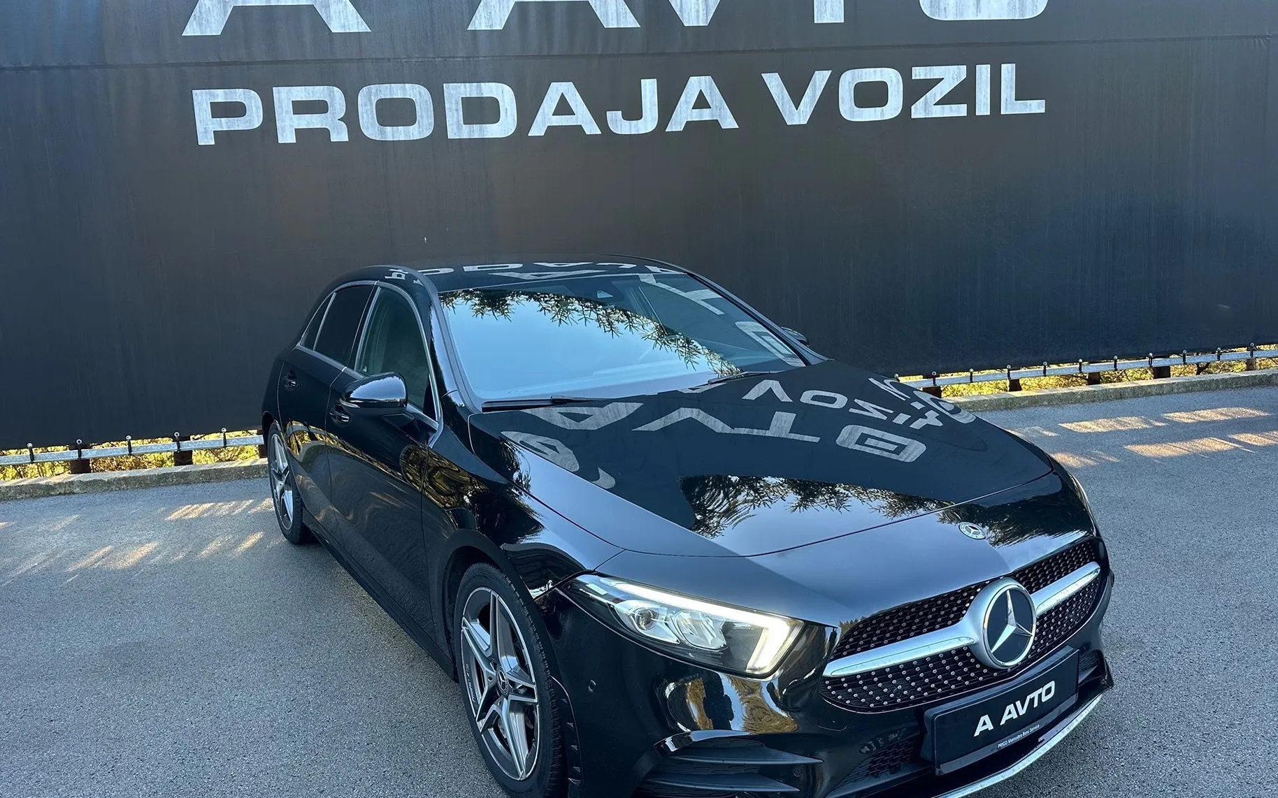 Zunanja slika - Mercedes-Benz A-Razred - A 180d 7G-DCT-AMG-KAMERA-NAVI-WIDESCREEN-LED-18COL - 2
