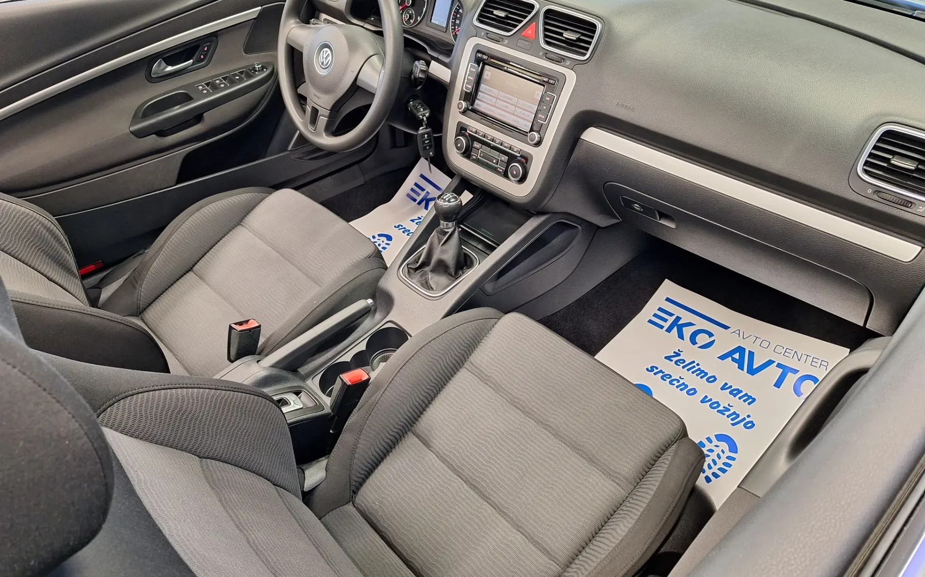 Notranja slika - Volkswagen Eos - 1.4 TSI 1 LASTNIK-ALU-PDC-GRETJE SEDEŽEV-TEMP.-... - 9