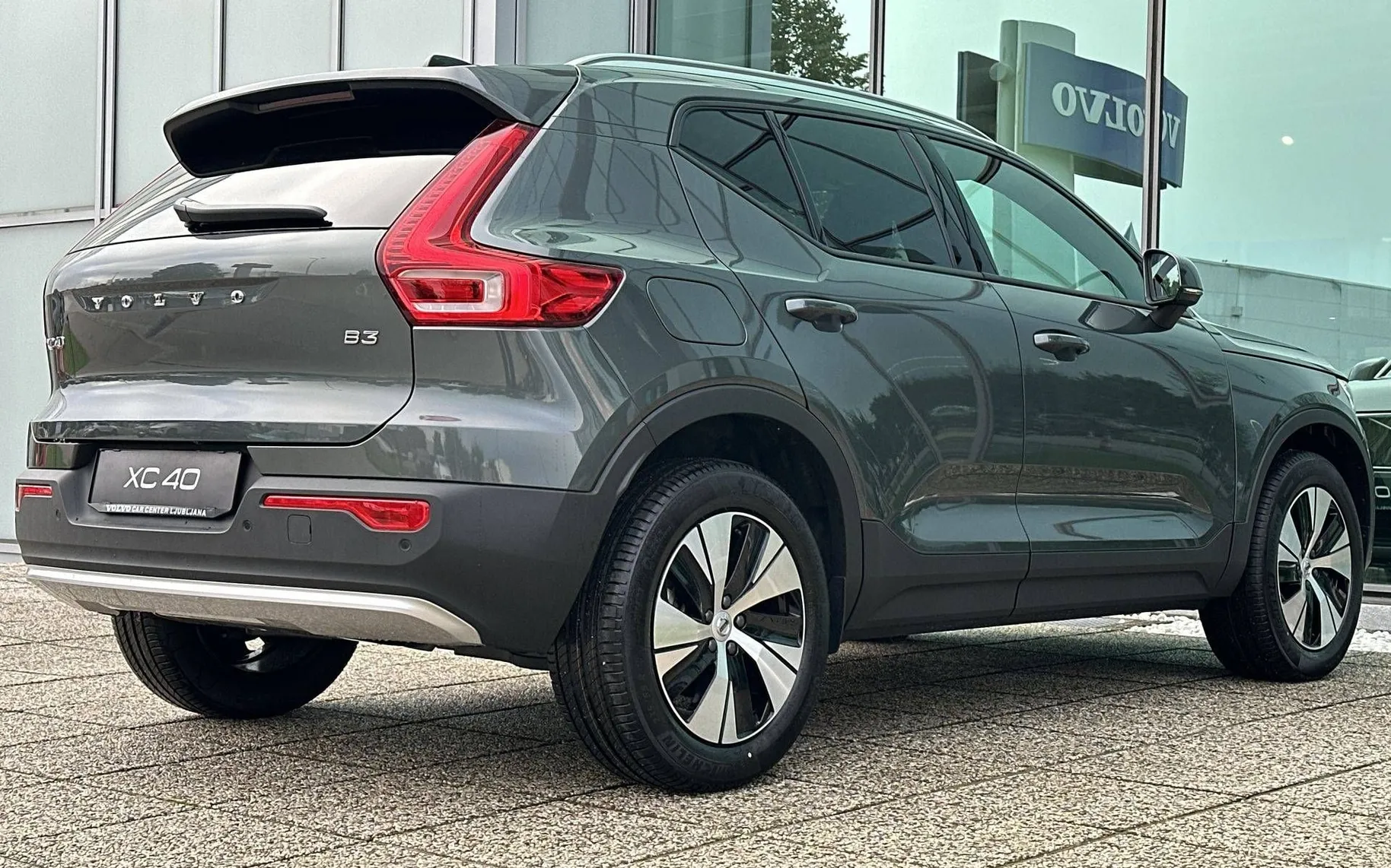Zunanja slika - Volvo XC40 - B3 P Core AT DCT... - 5