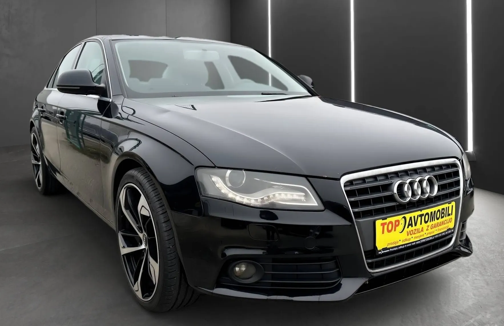Zunanja slika - Audi A4 - 2.0 TDI SLOVENSKI BI-XENON TEMPOMAT PDC MEGLENKE . - 11