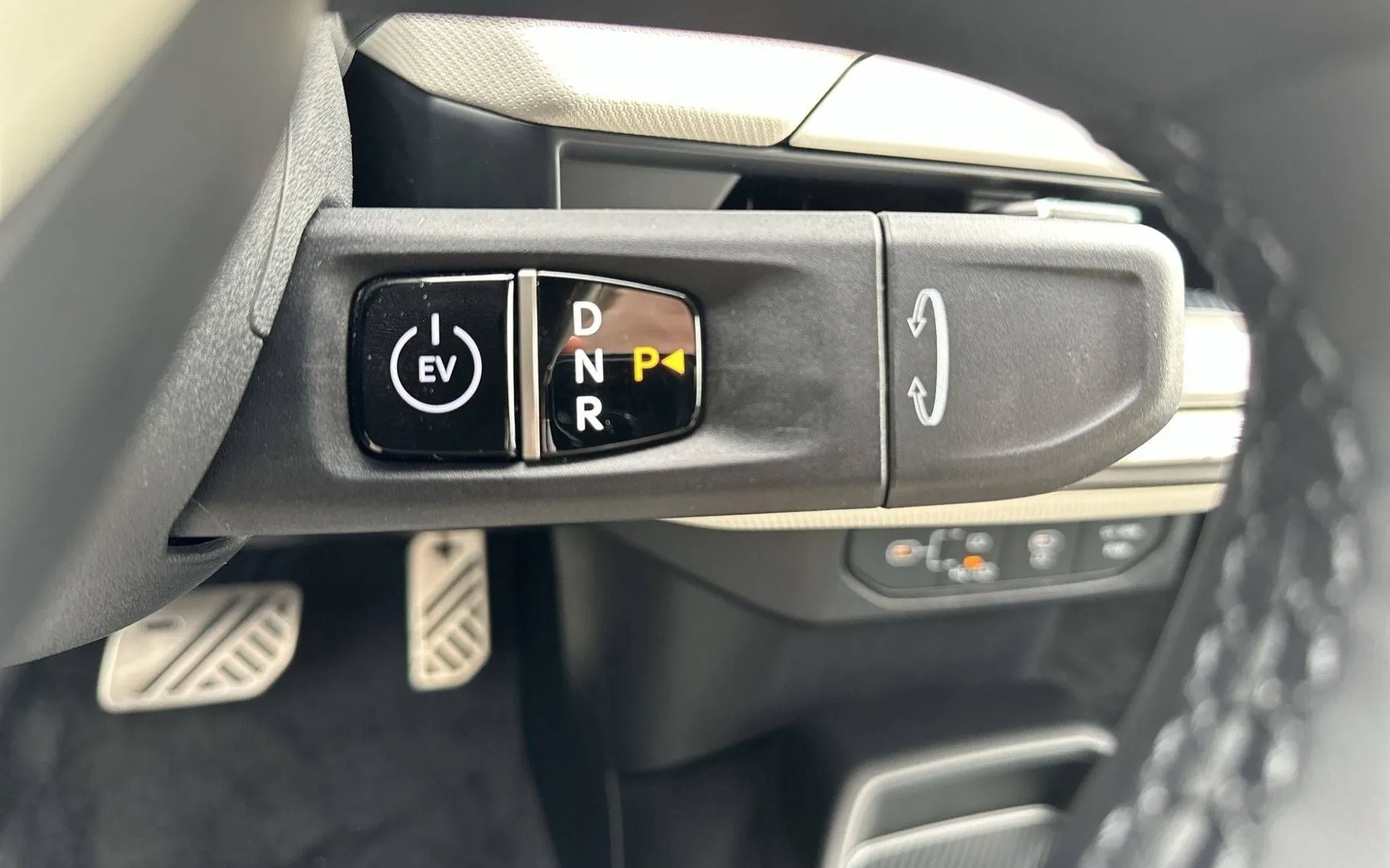 Notranja slika - KIA EV4 - GT-LINE 81.4 kWh bat.. 150 kW  204 KM - 20