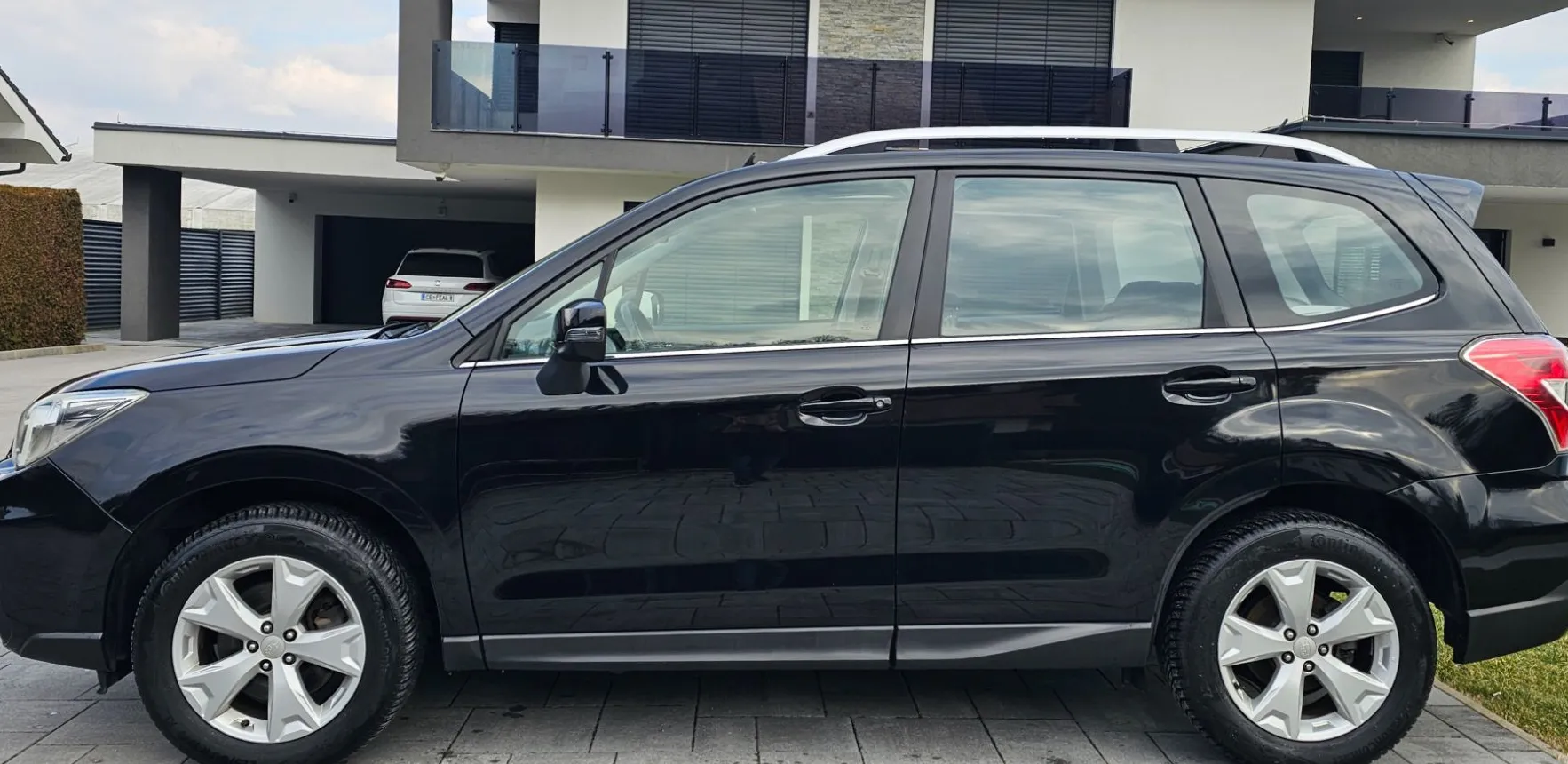 Zunanja slika - Subaru Forester - 2.0D-4X4-1 LASTNIK-PANORAMA-XENON-LED-ODLIČEN - 5
