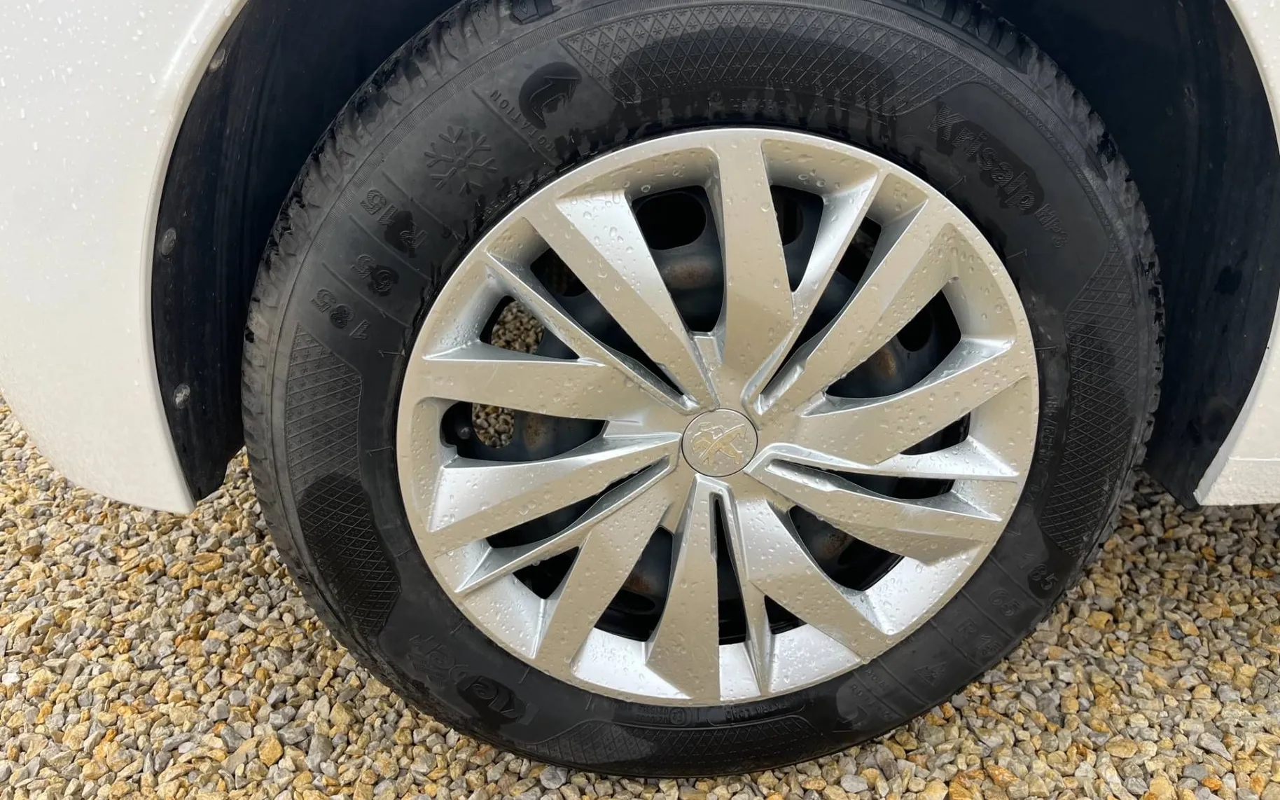 Notranja slika - Peugeot 208 - 1.2 PureTech -1 LASTNICA-41800 km-KLIMA-ODLIČEN - 11