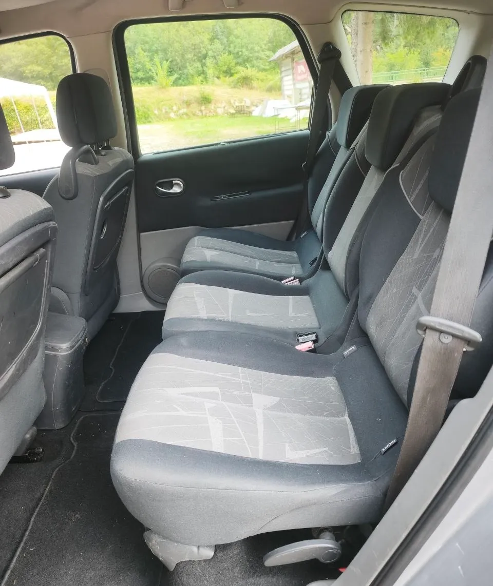 Notranja slika - Renault Scénic - 1,5 dCi Dynamique Confort - 15