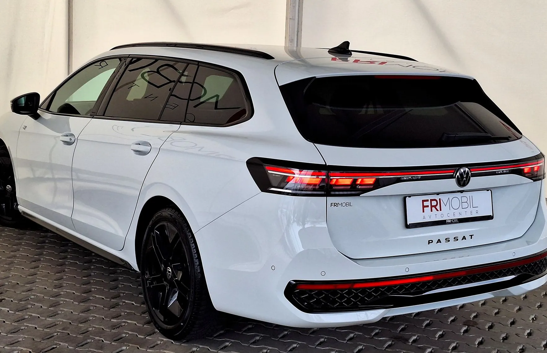 Zunanja slika - Volkswagen Passat - Variant 2.0 TDI BMT R-Line DSG•IQ LED•ACC•AMBIENT•HEAD UP• - 3