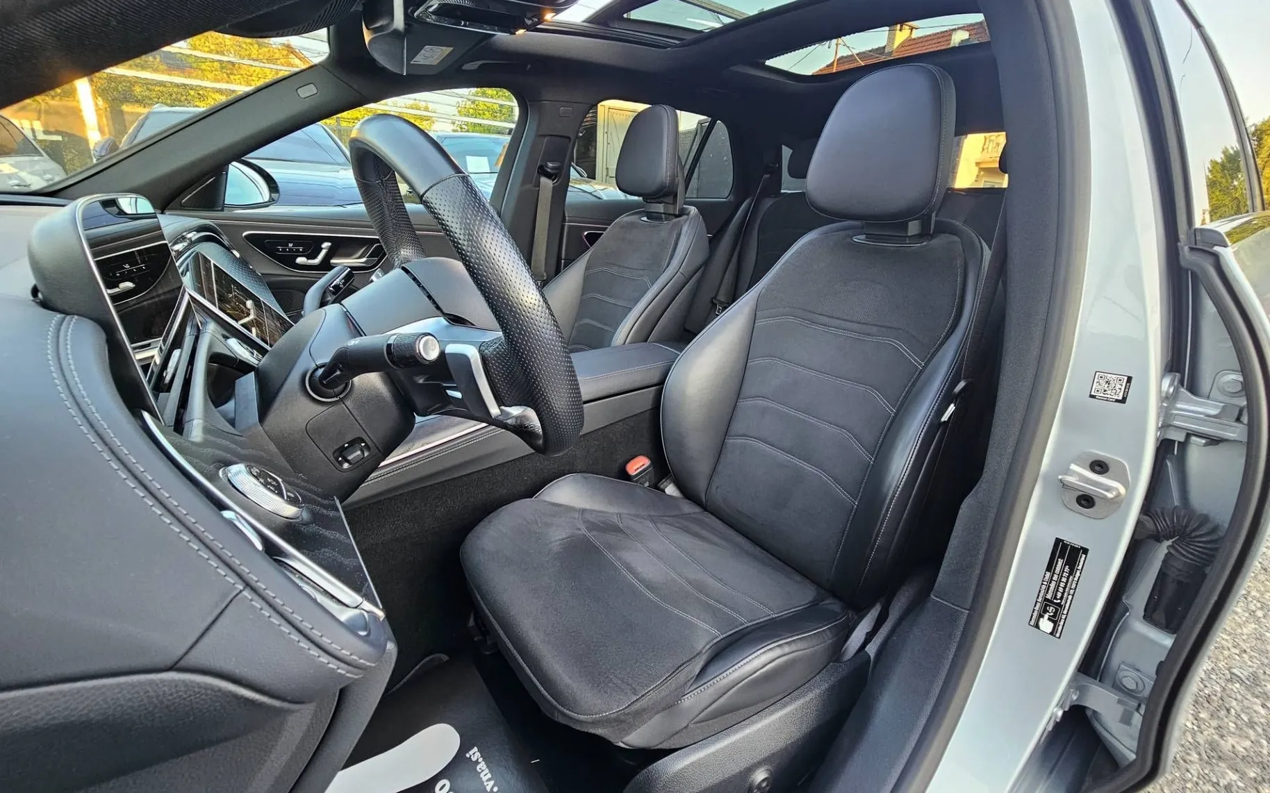Notranja slika - Mercedes-Benz E-Razred - E 220 d T AMG |VIRTUAL|PANORAMA|KLJUKA|KAMERA|TOP| - 8