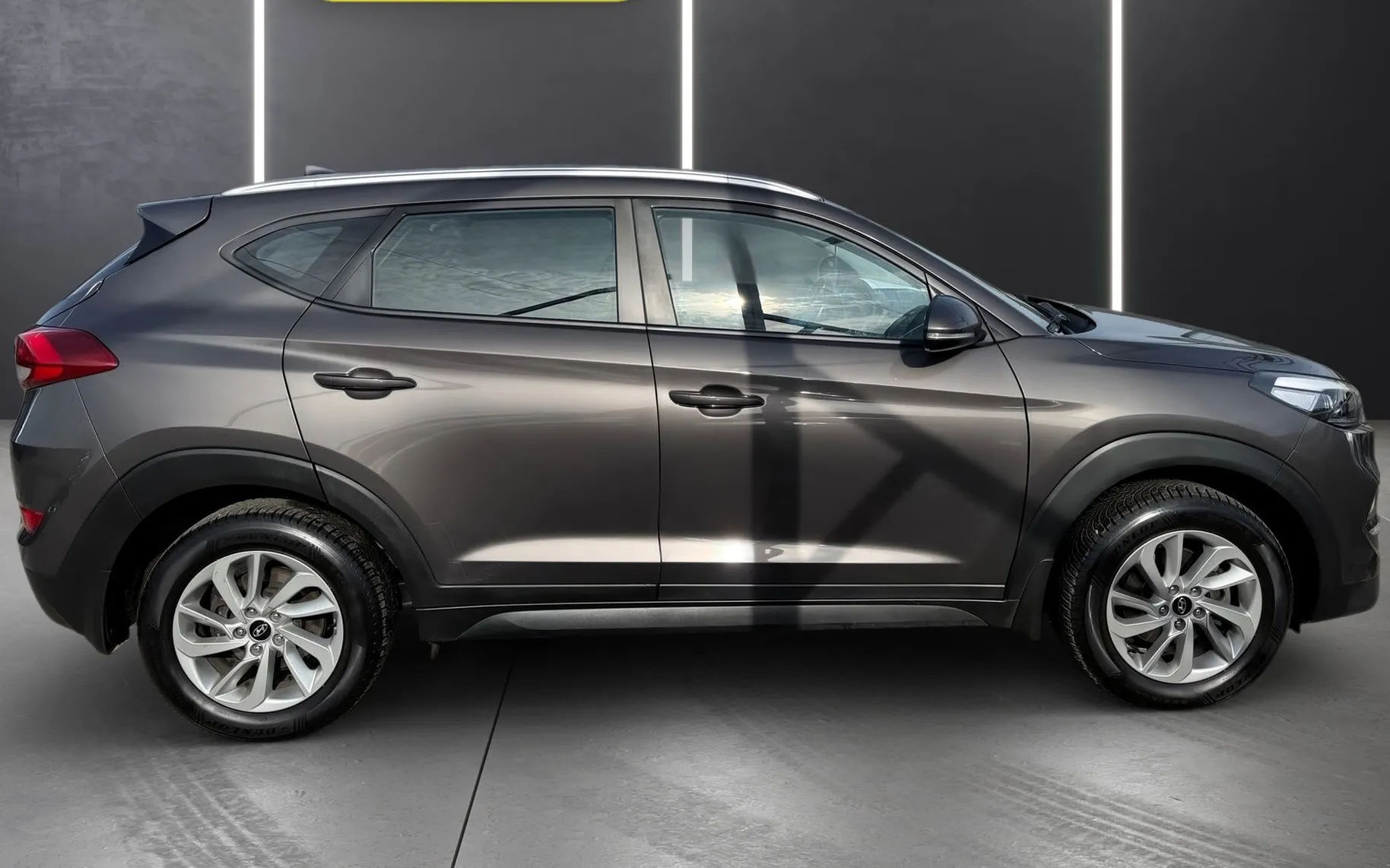 Zunanja slika - Hyundai Tucson - 1.6 GDI 1.LASTNIK SLO VOZILO TEMPOMAT PDC KAMERA - 8