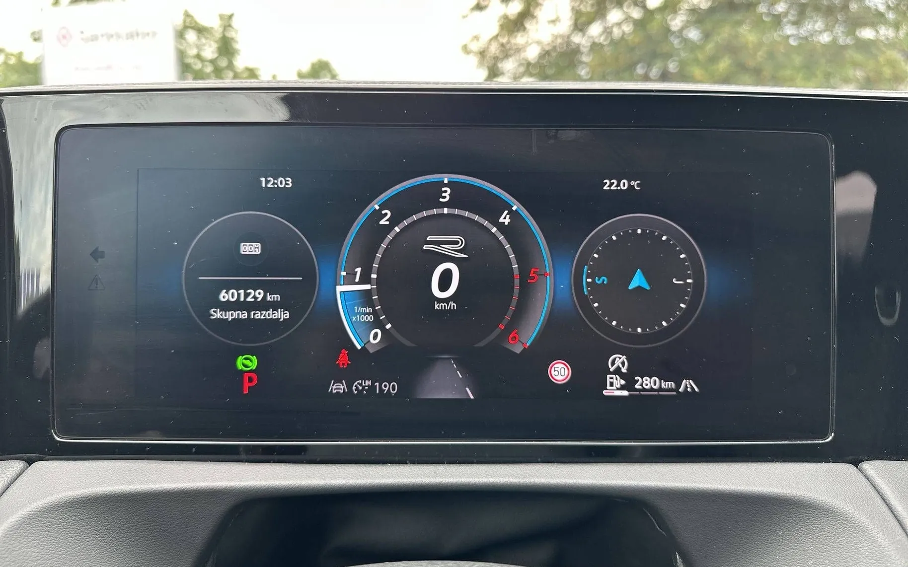 Notranja slika - VW Tiguan - 4motion 2.0 TDI BMT R-Line DSG - 15