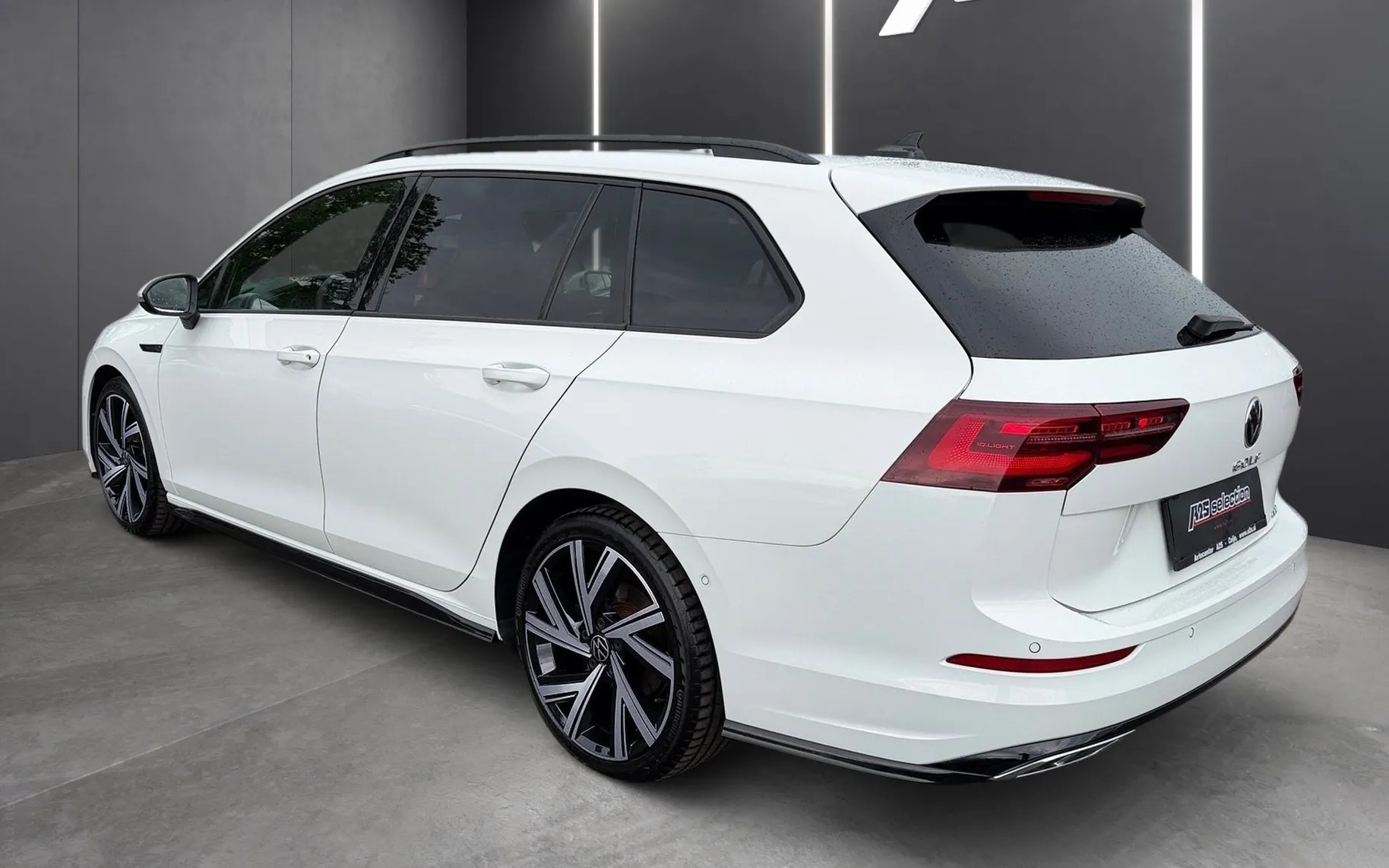 Zunanja slika - Volkswagen Golf Variant - 1.5 eTSI R-Line DSG - 4