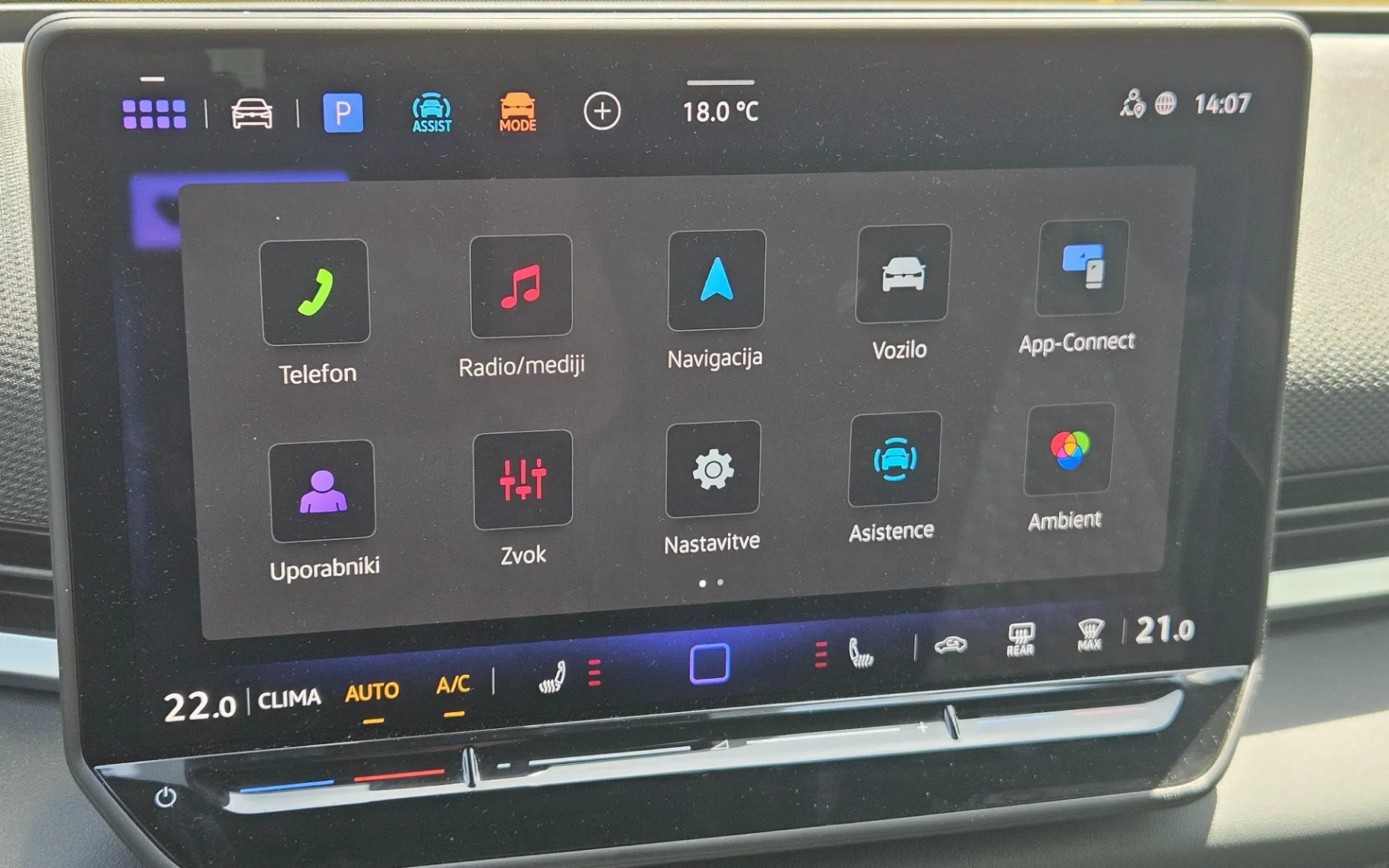 Zunanja slika - Volkswagen T-Roc - 1.5 eTSI R-Line DSG - 11