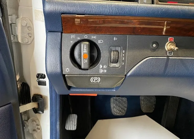 Zunanja slika - Mercedes-Benz E-Razred - 230 BREZ RJE - KLIMATRONIC - ALU - VRHUNSKO STANJE - 14
