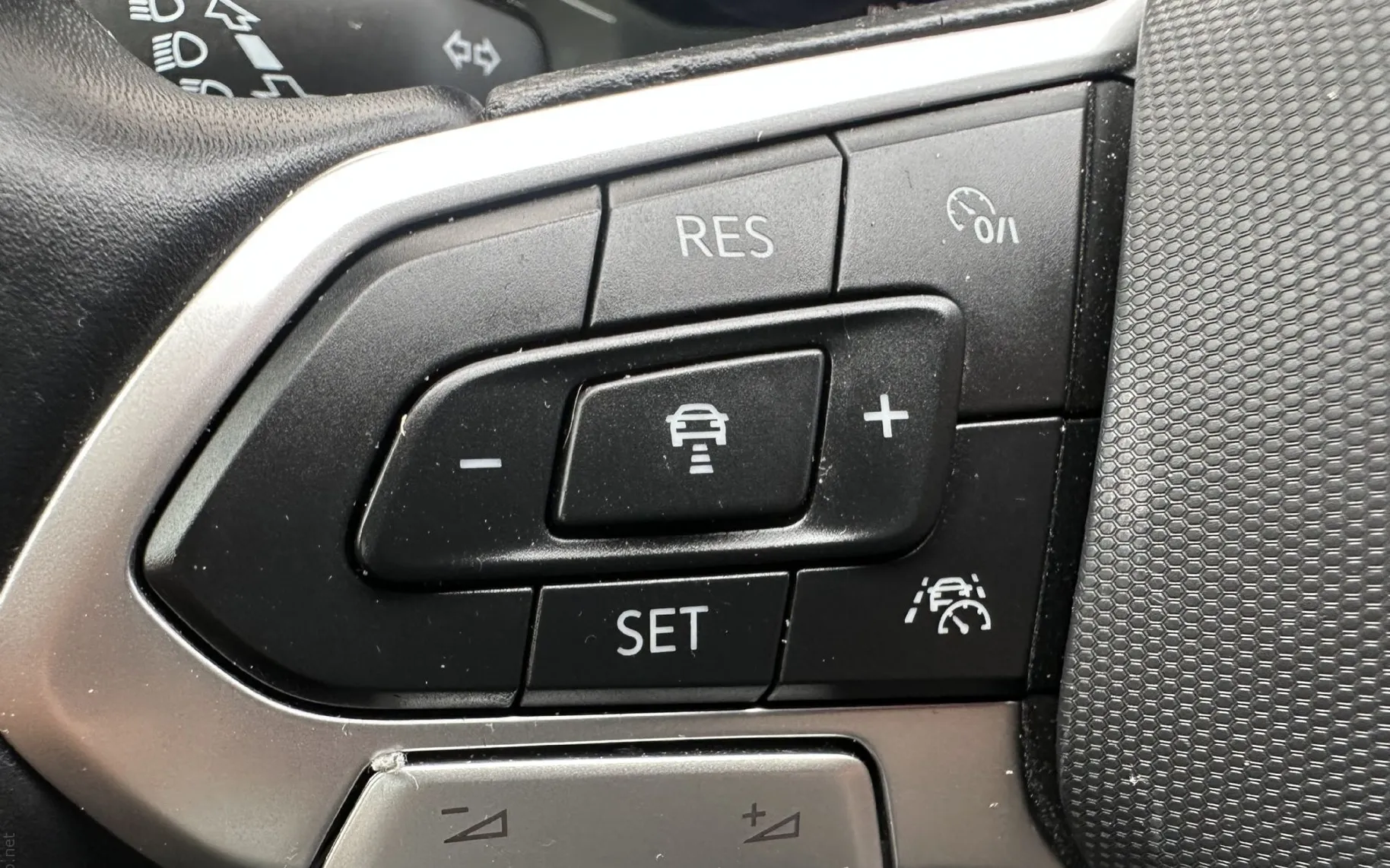 Zunanja slika - Volkswagen Taigo - 1.0 TSI R-Line 85.PANORAMA.LED.2025.SAMO 17.000 KM - 10