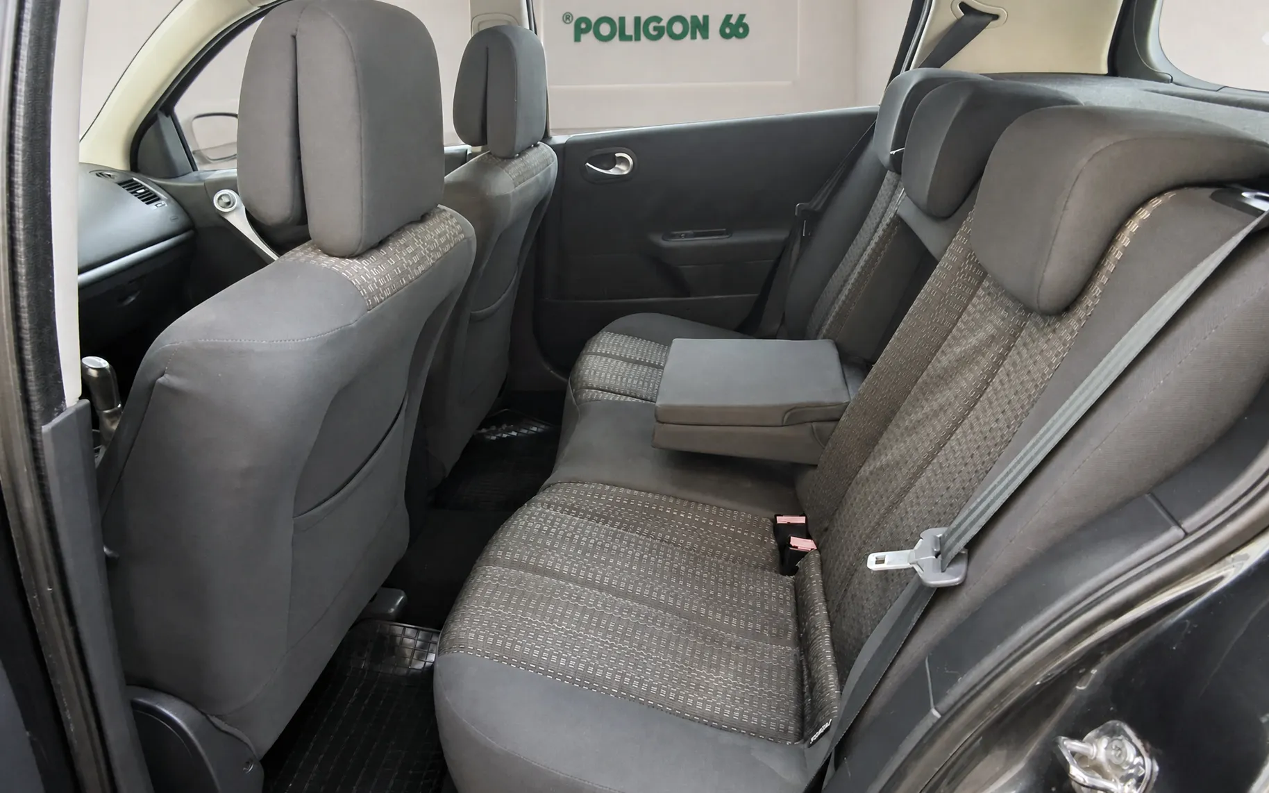 Notranja slika - Renault Megane - 1.6 16V-ODLIČNO OHRANJEN-5 VRAT-MODEL 2008 - 8