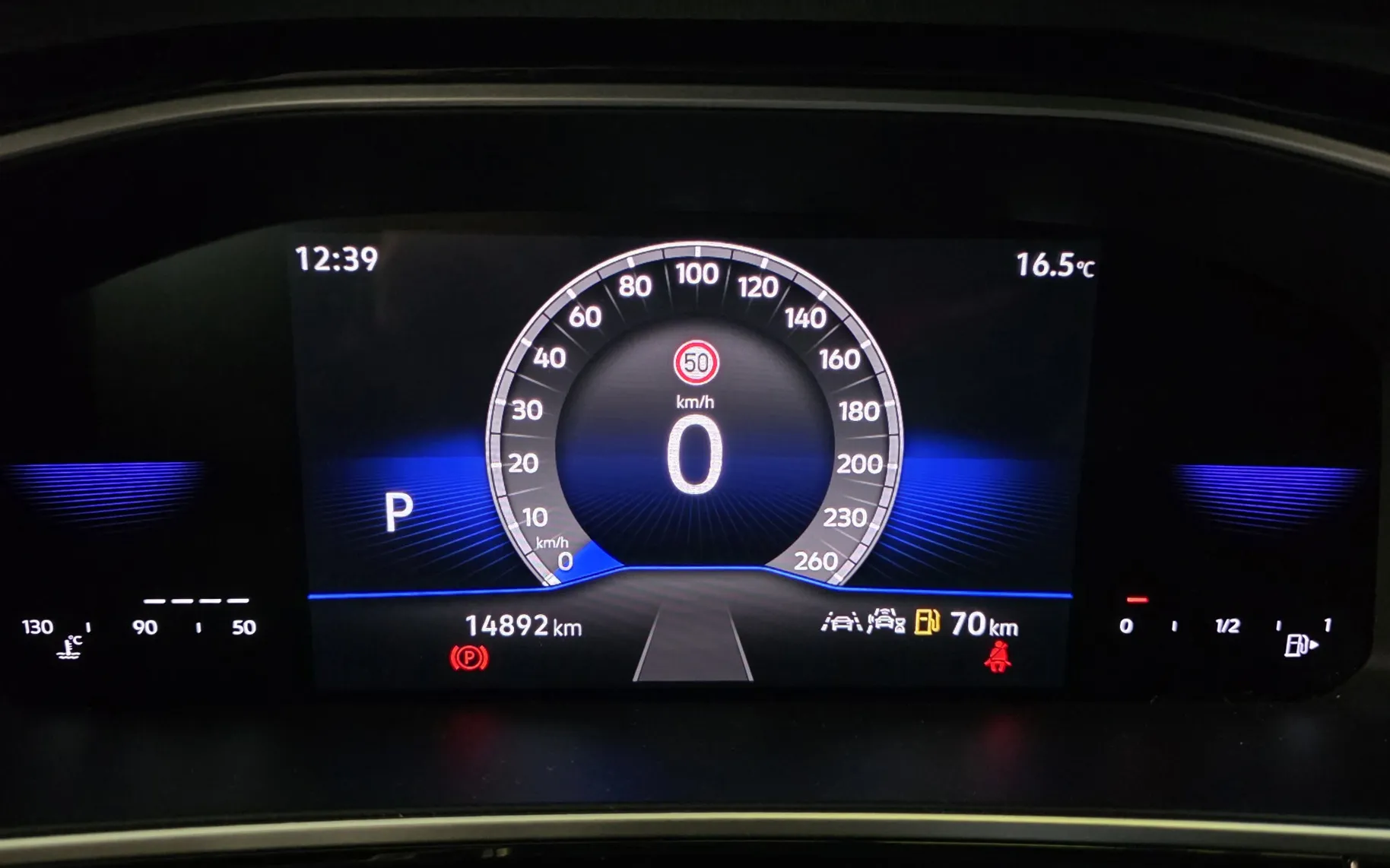 Zunanja slika - VW T-Roc - 1,5 TSI BMT R-Line DSG 1.LAST SLO VIRTUAL KAM iQLED - 12