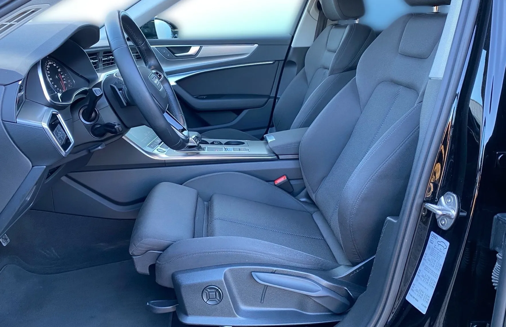 Zunanja slika - Audi A6 - Avant 40 TDI S tronic sport 150kW-Webasto-Vlečna kljuka - 7