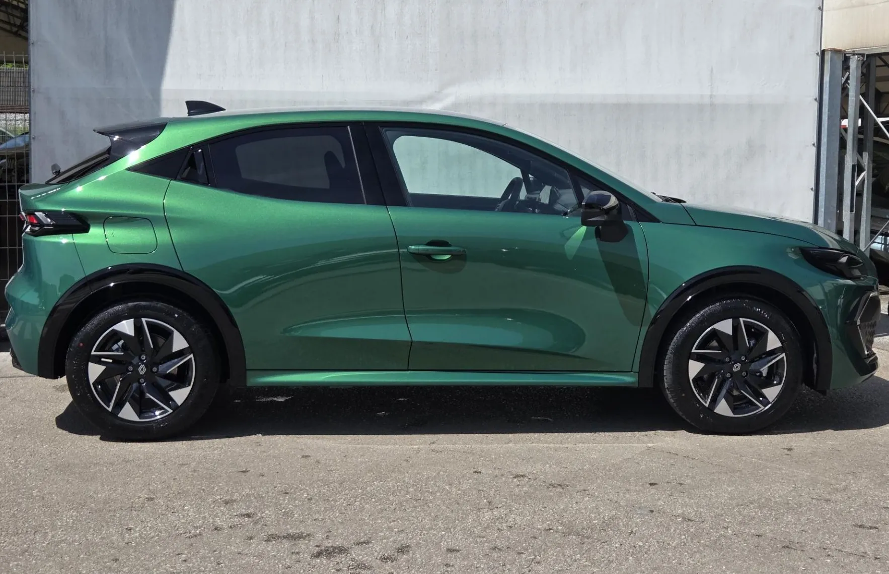 Zunanja slika - Renault Clio - 6 Techno EDC TCE 115+Paket Varnost,vožnja in park. - 4