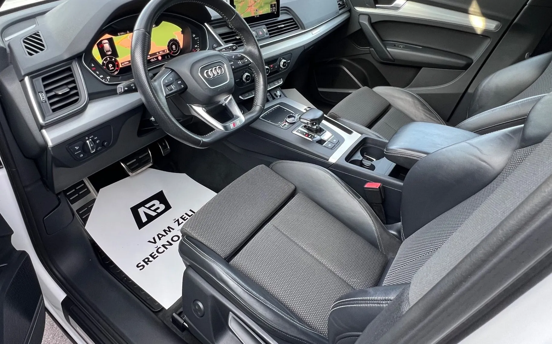 Notranja slika - Audi Q5 - 2.0 TDI+3xS-Line+VIRTUAL+Q+PANO+ACC+AMBI - 10