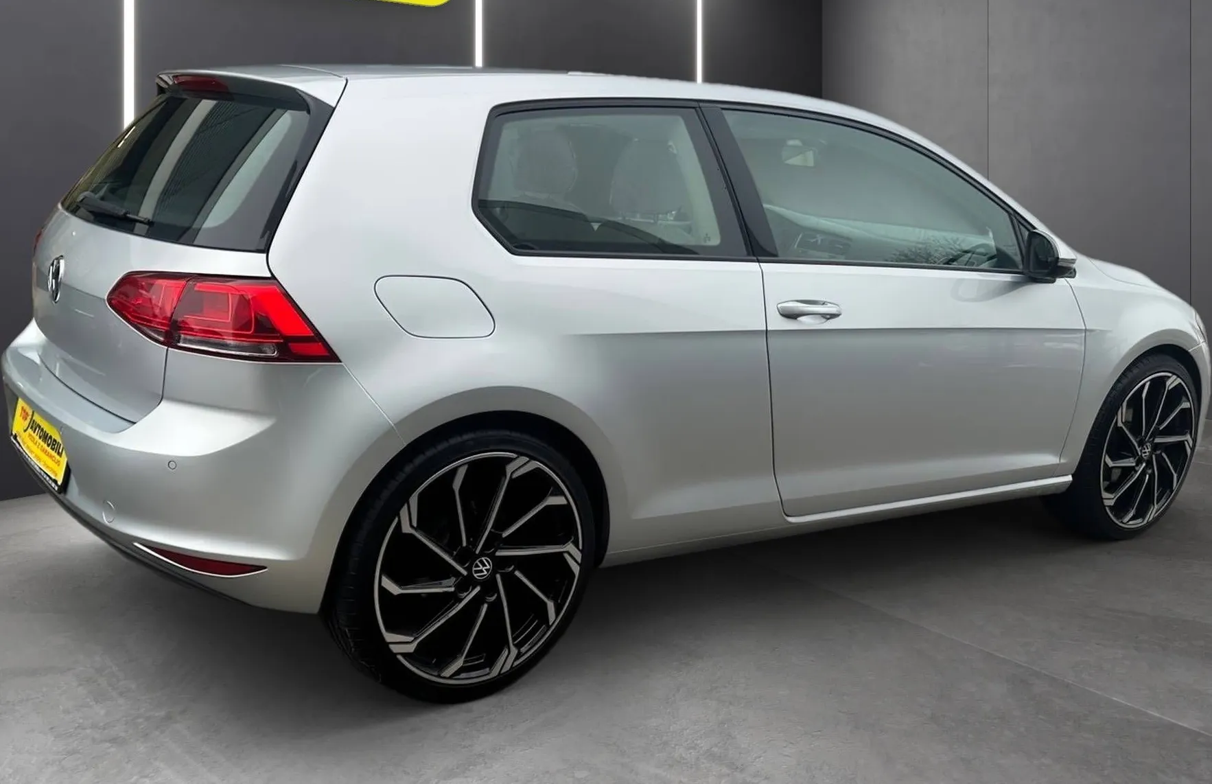 Zunanja slika - VW Golf - 1.6 TDI TEMP PDC GR.SEDEŽEV SAMO 98.000KM - 9