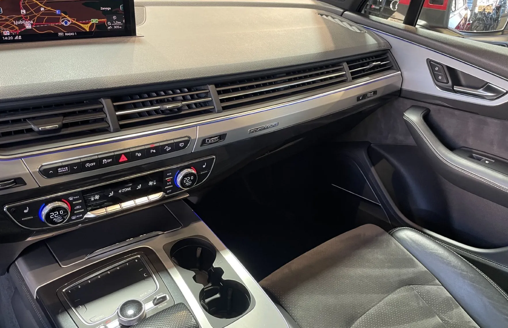Zunanja slika - Audi Q7 - ZRAČNO-HUD-PANO-NAVI-MEMORY-ALCANTARA-VIRTUAL-22C - 12