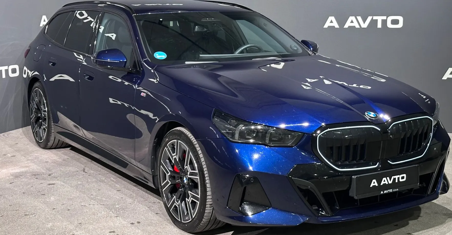Zunanja slika - BMW Serija 5 - Touring: 540d xDrive Touring-M PRO-ICONIC-HARMAN-VK-20CO - 2