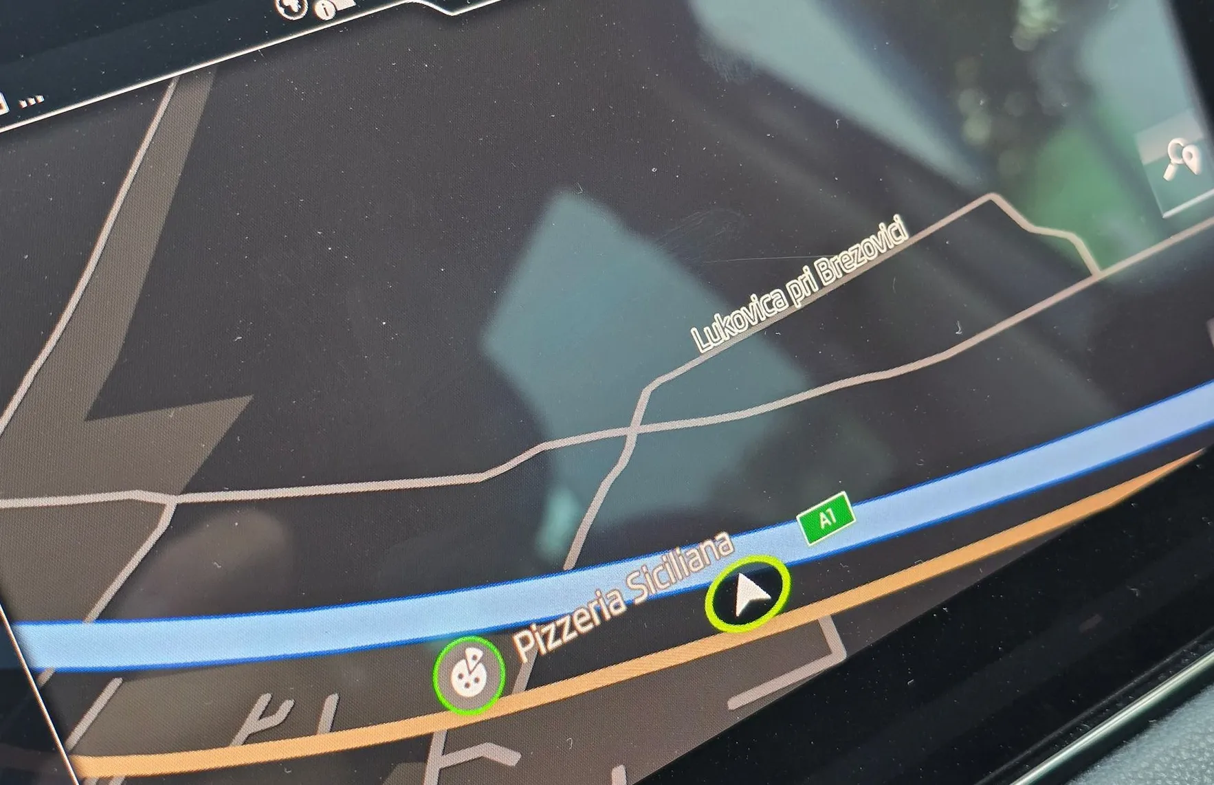 Zunanja slika - Škoda Karoq - 1.0 TSI STYLE LED-VIRTUAL-KAMERA-GRETJE SEDEŽEV - 16