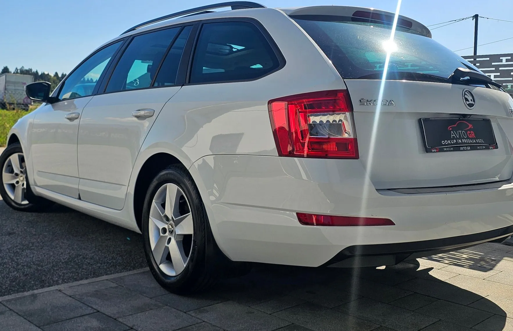 Zunanja slika - Škoda Octavia - Combi 1.6 TDI -PANORAMA-KAMERA-PDC-ODLIČNA-KREDIT - 10