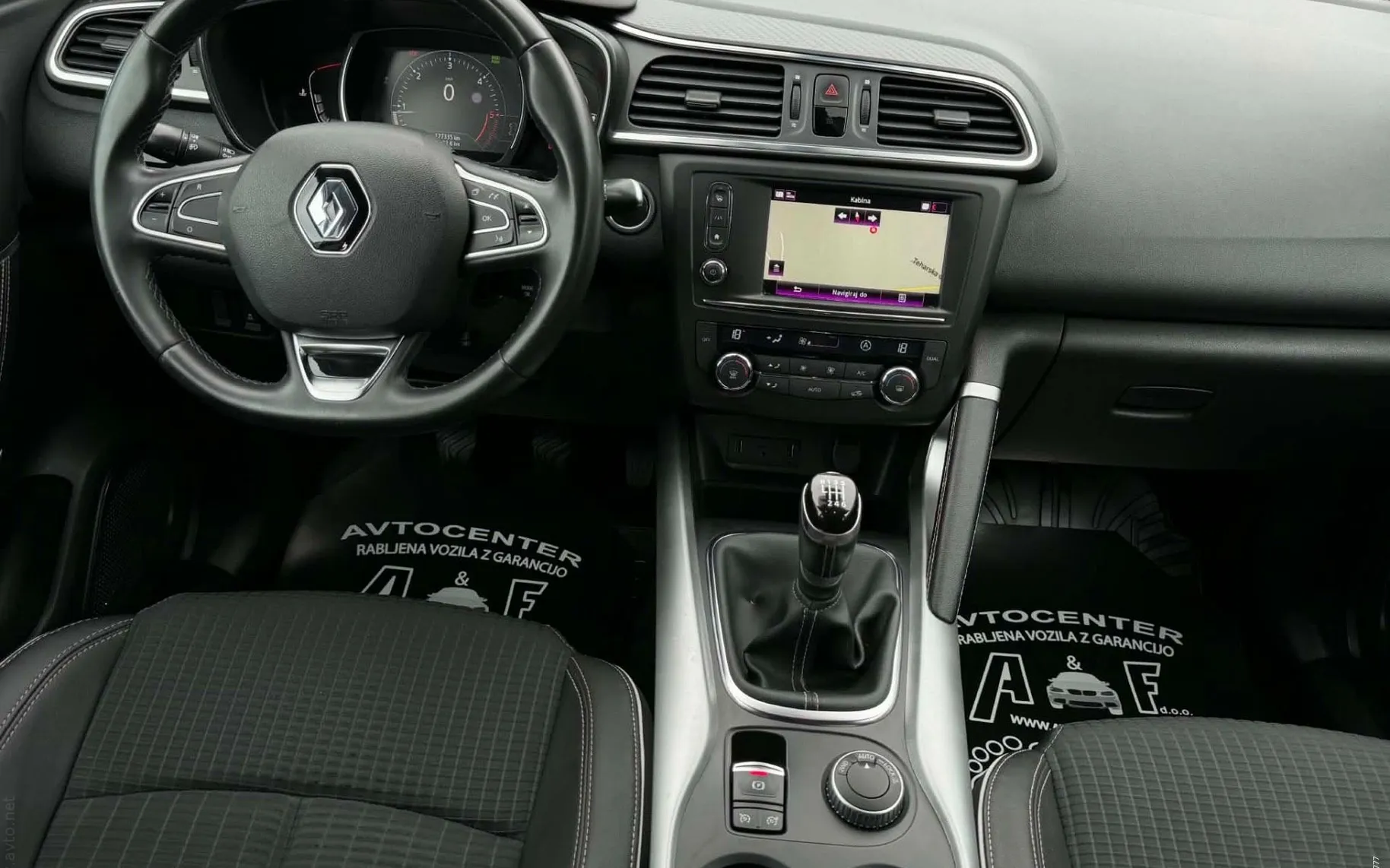 Notranja slika - Renault Kadjar - 1.6 DCI-4X4 POGON-BOSE-LIZING ZA TUJCE-XENON+LED-. - 12
