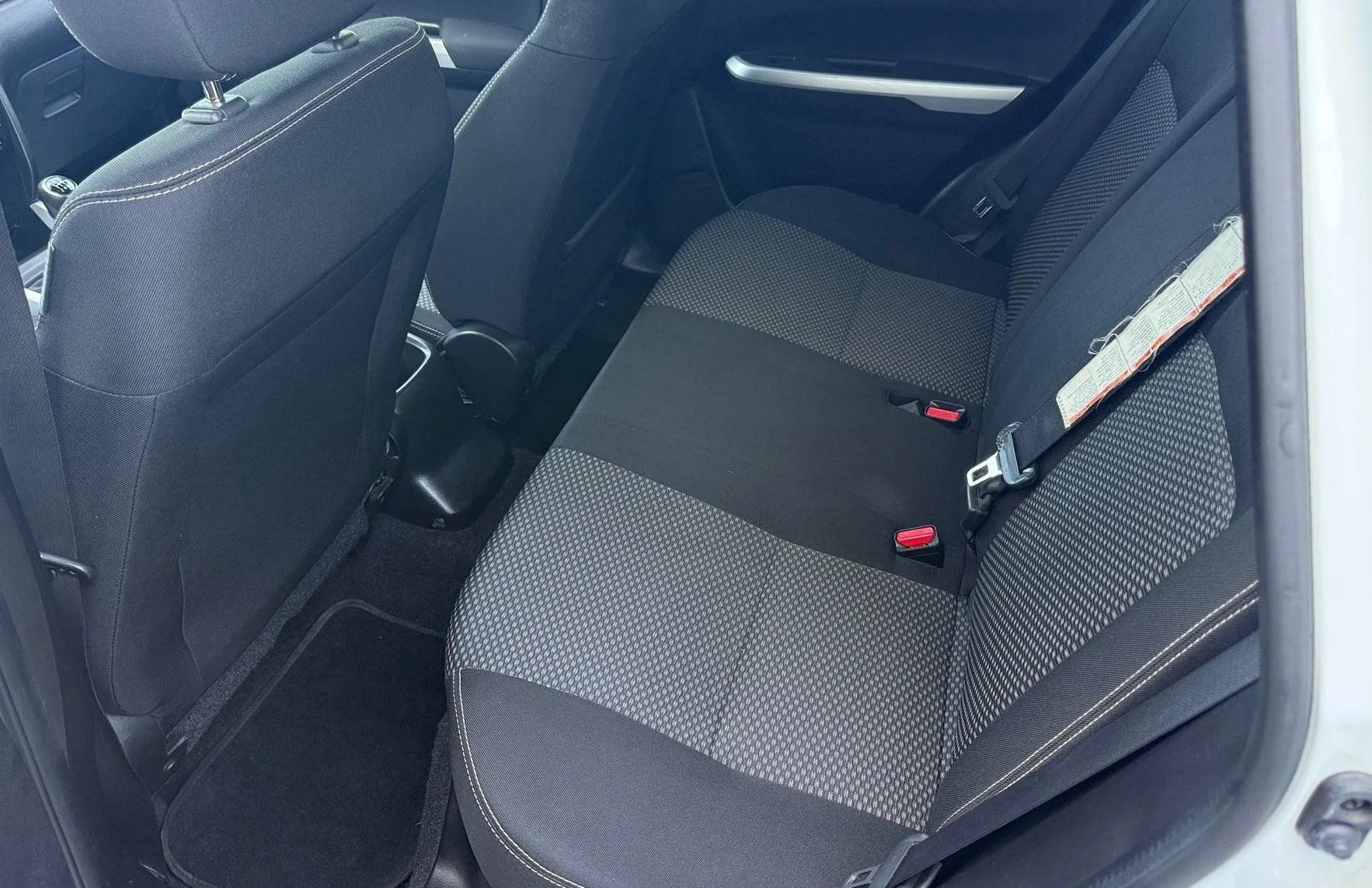Zunanja slika - Suzuki Vitara - 1.6 TD NAVI PDC TEMPOMAT KAMERA BREZ POLOGA TOP - 18