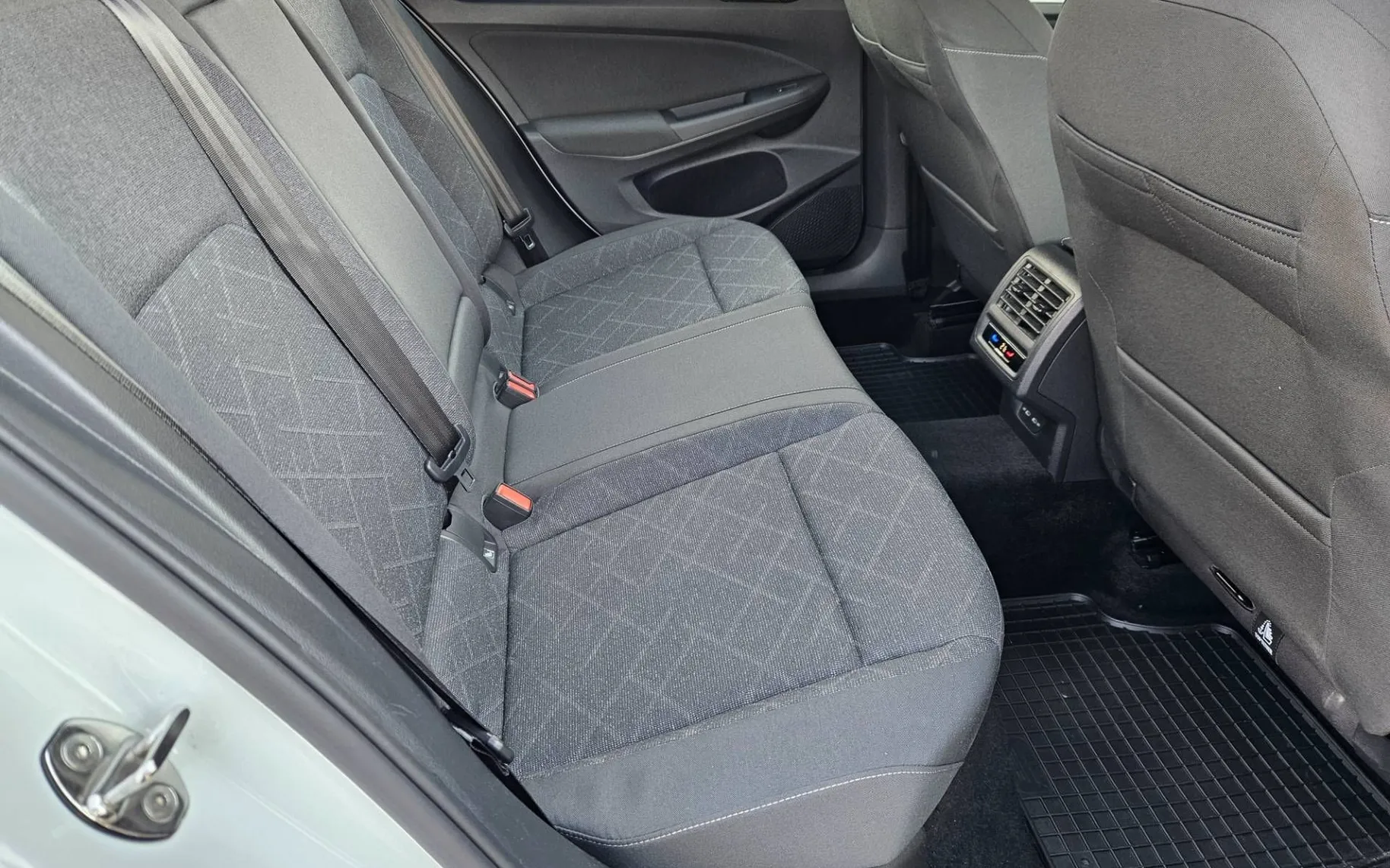 Notranja slika - Volkswagen Golf Variant - 2.0 TDI BMT 1.LASTNIK SLO VIRTUAL  AMBIENT - 11